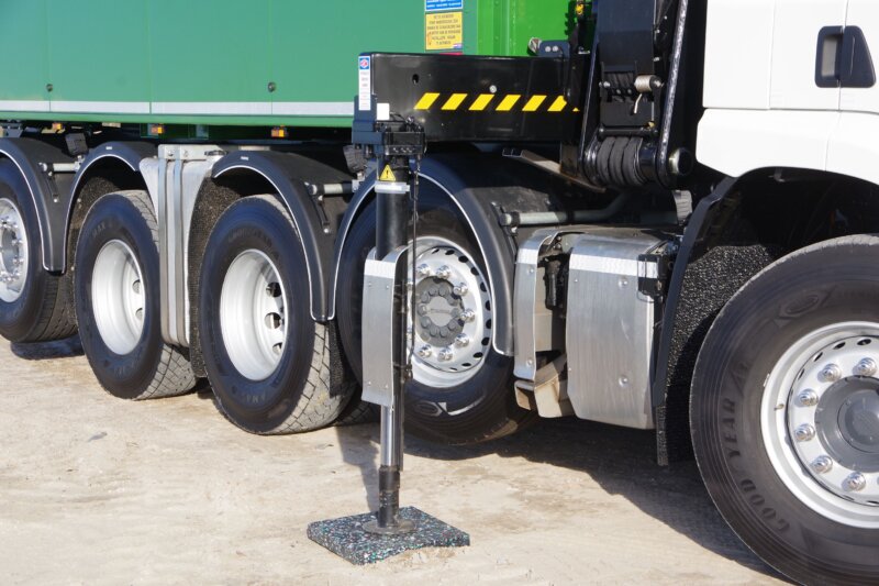 2 IUitschuif steunpoot in uitlaat 1