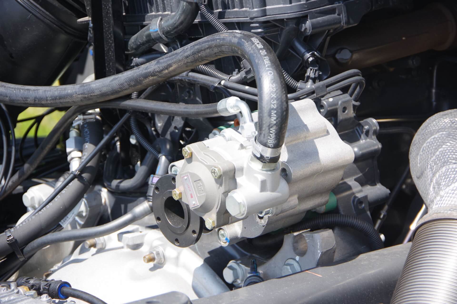 2e Hydrauliekpomp naast PTO r gw