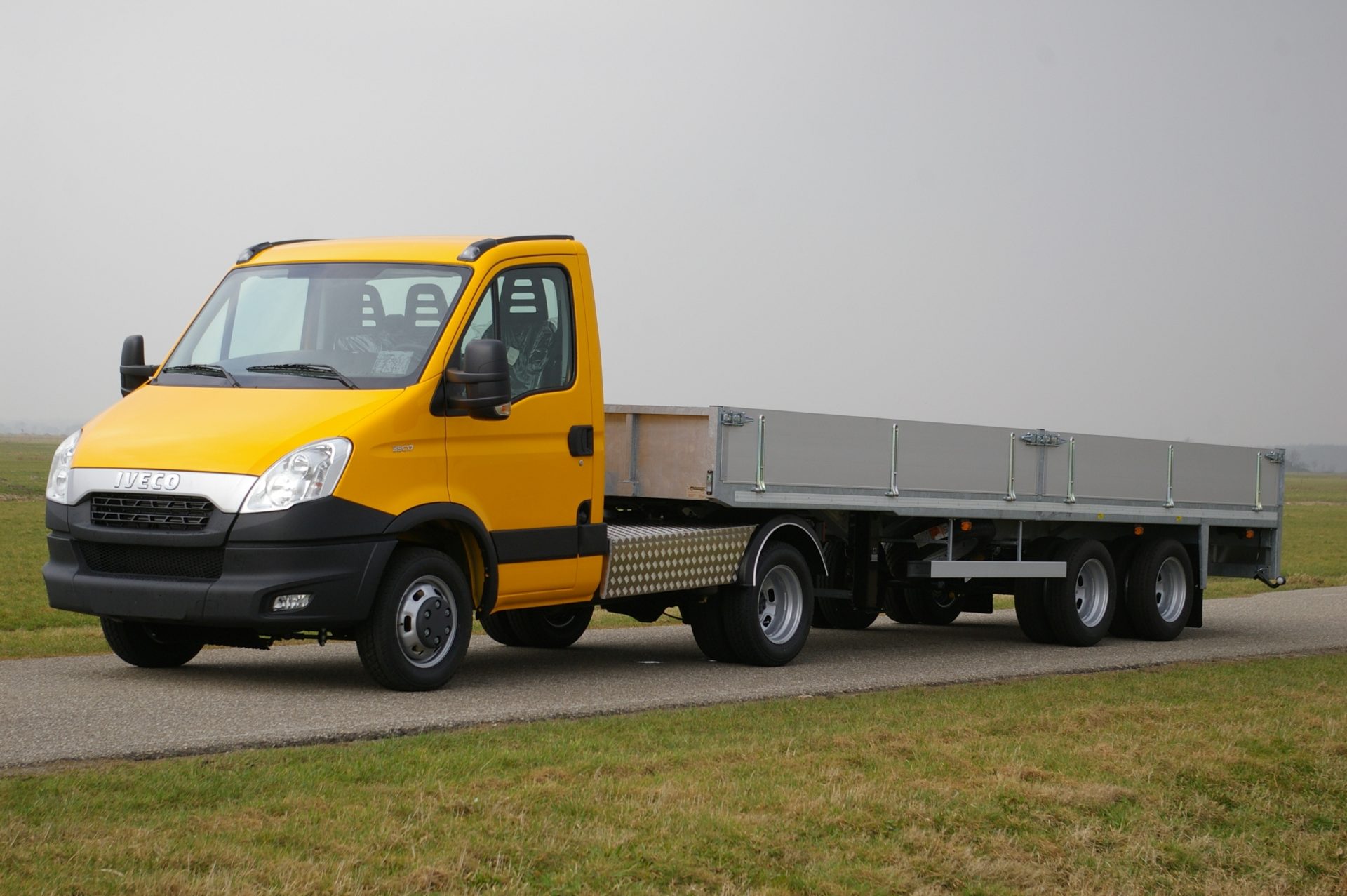 vlakke oplegger met Iveco Daily