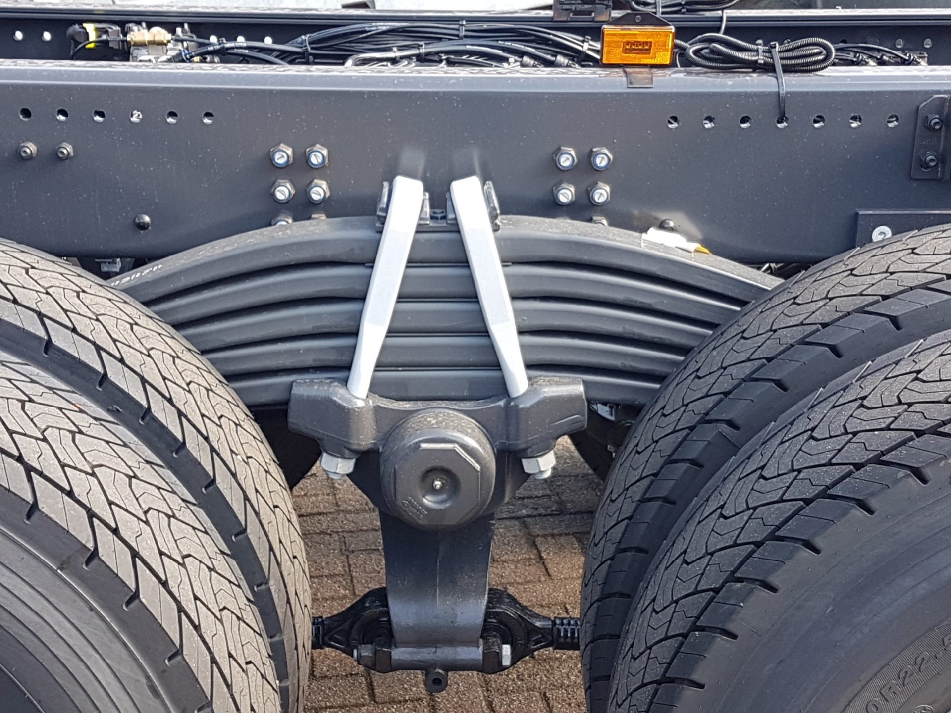 38 Ton Paraboolveren achterassen 8x8