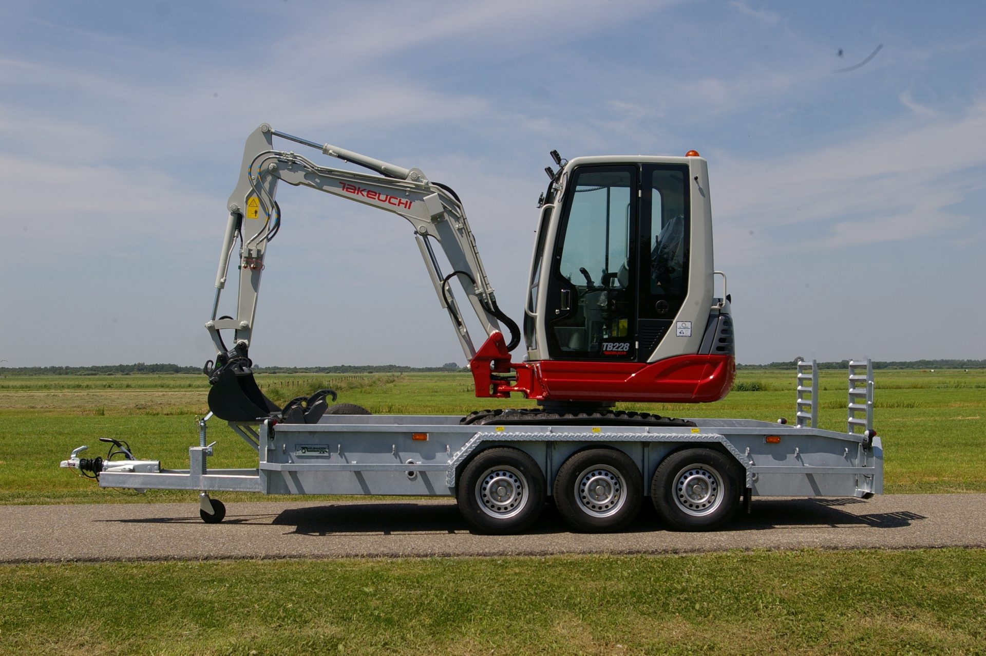 4,5 mtr tridem met TB228 z