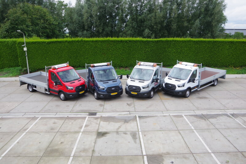 4x FORD-Transit open laadbak op rij 4