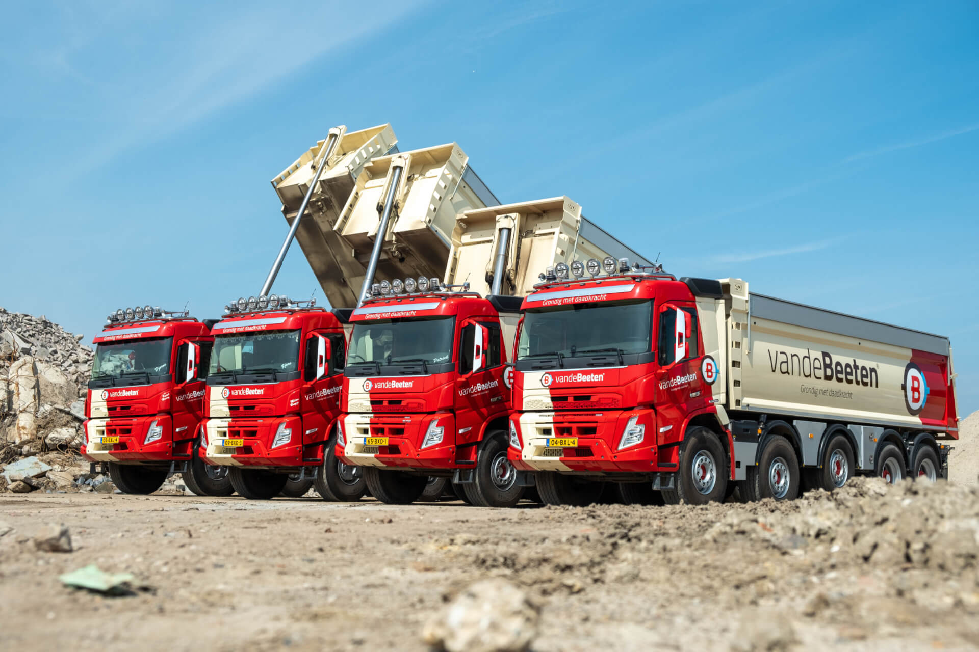 4x VOLVO 10x4 vd Beeten kip 2