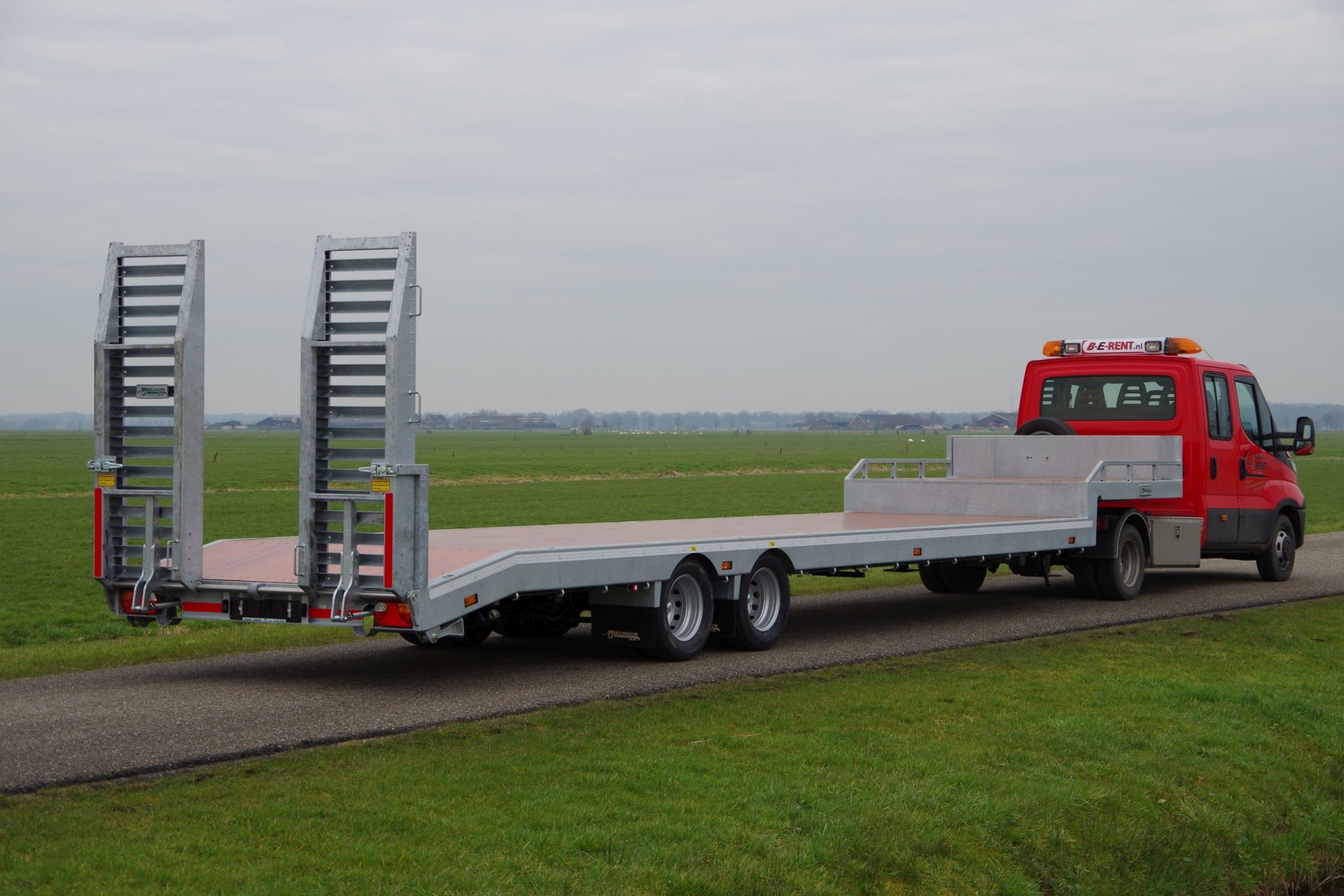 luchtgeveerde semi-dieplader oplegger