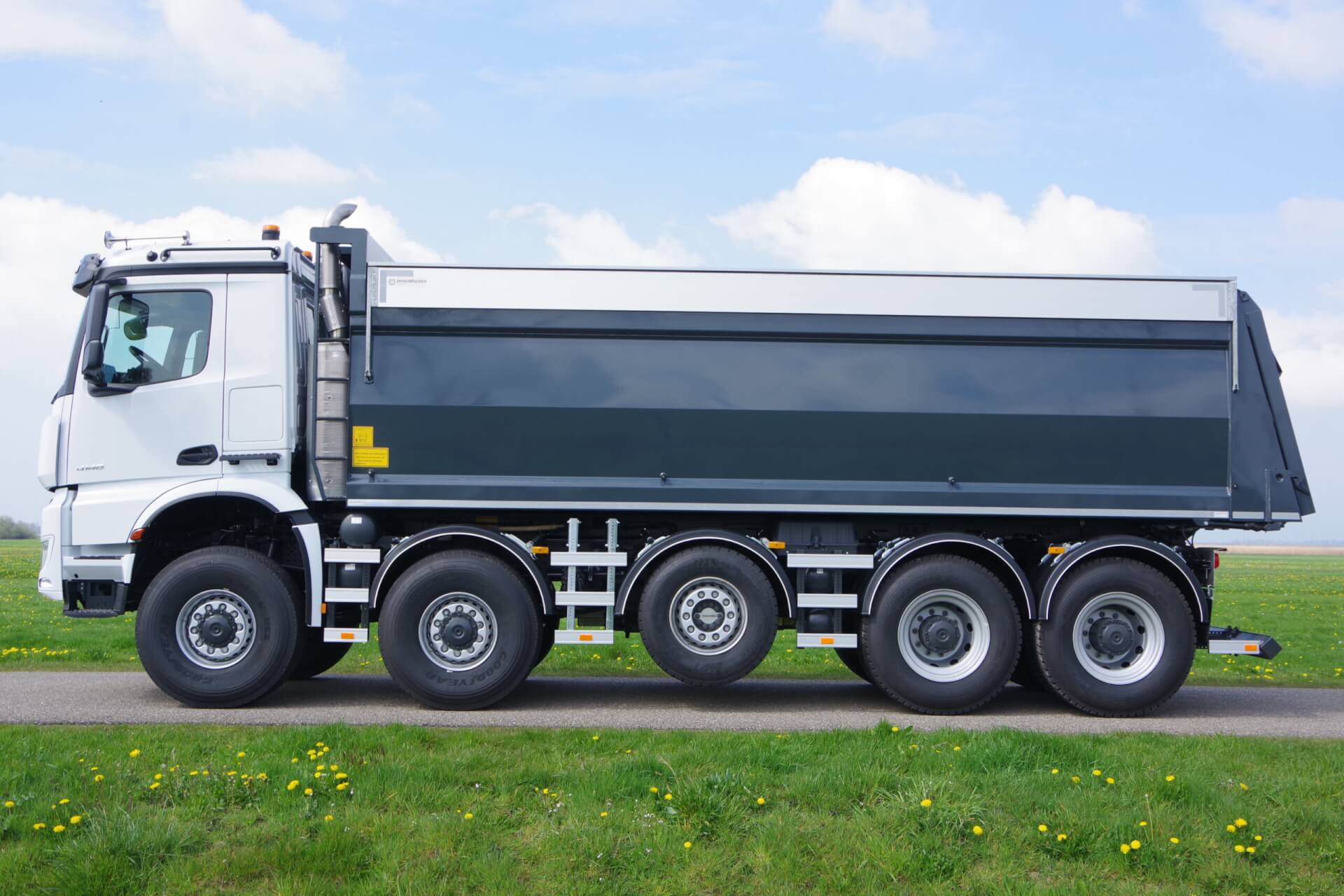 Arocs_10x8_ HYVA_voorraad 2023 lz