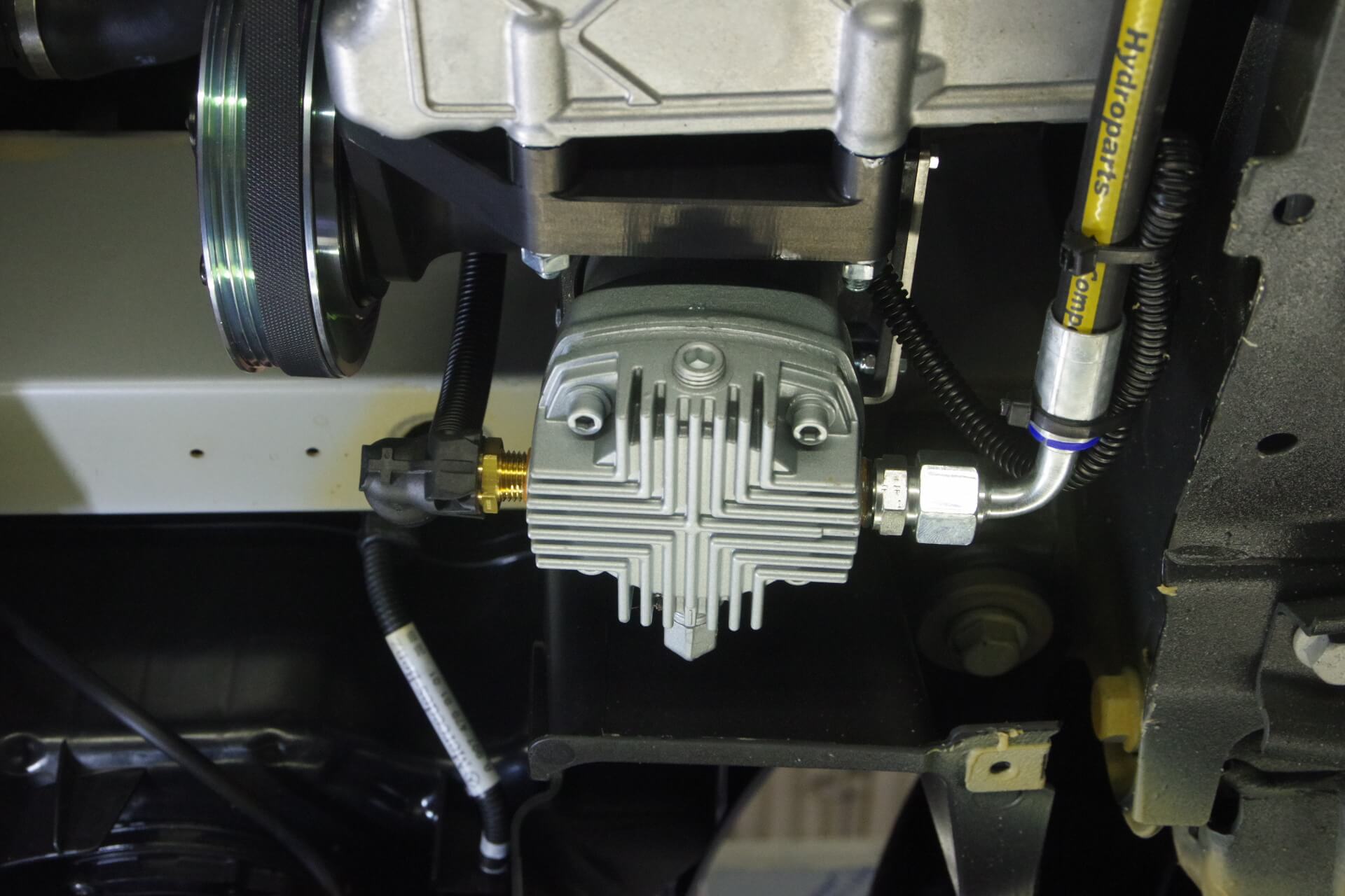 Compressor 519 4-cil compressorvoet rechts