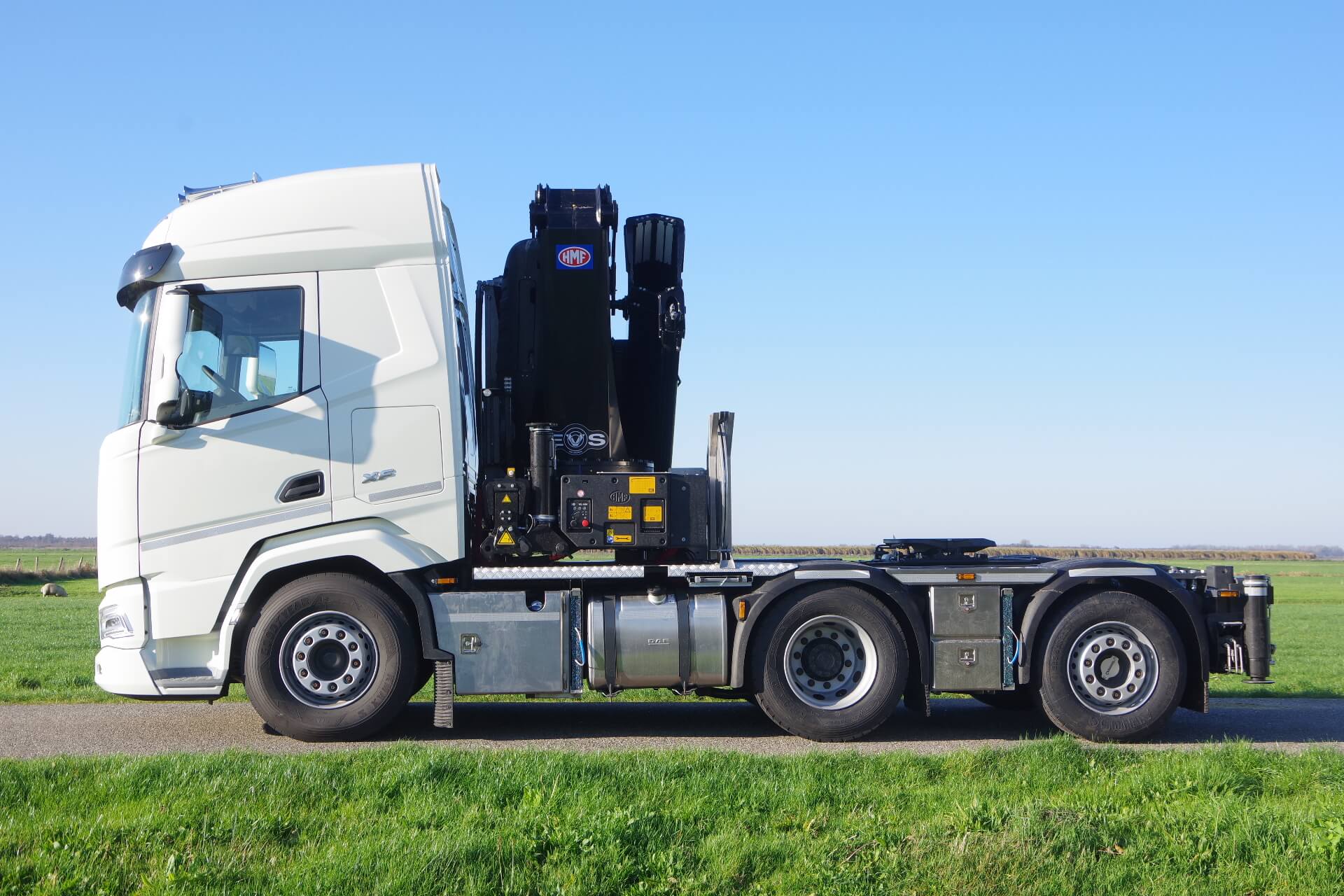 DAF 6x2 Wide sread met HMF 7020 lz