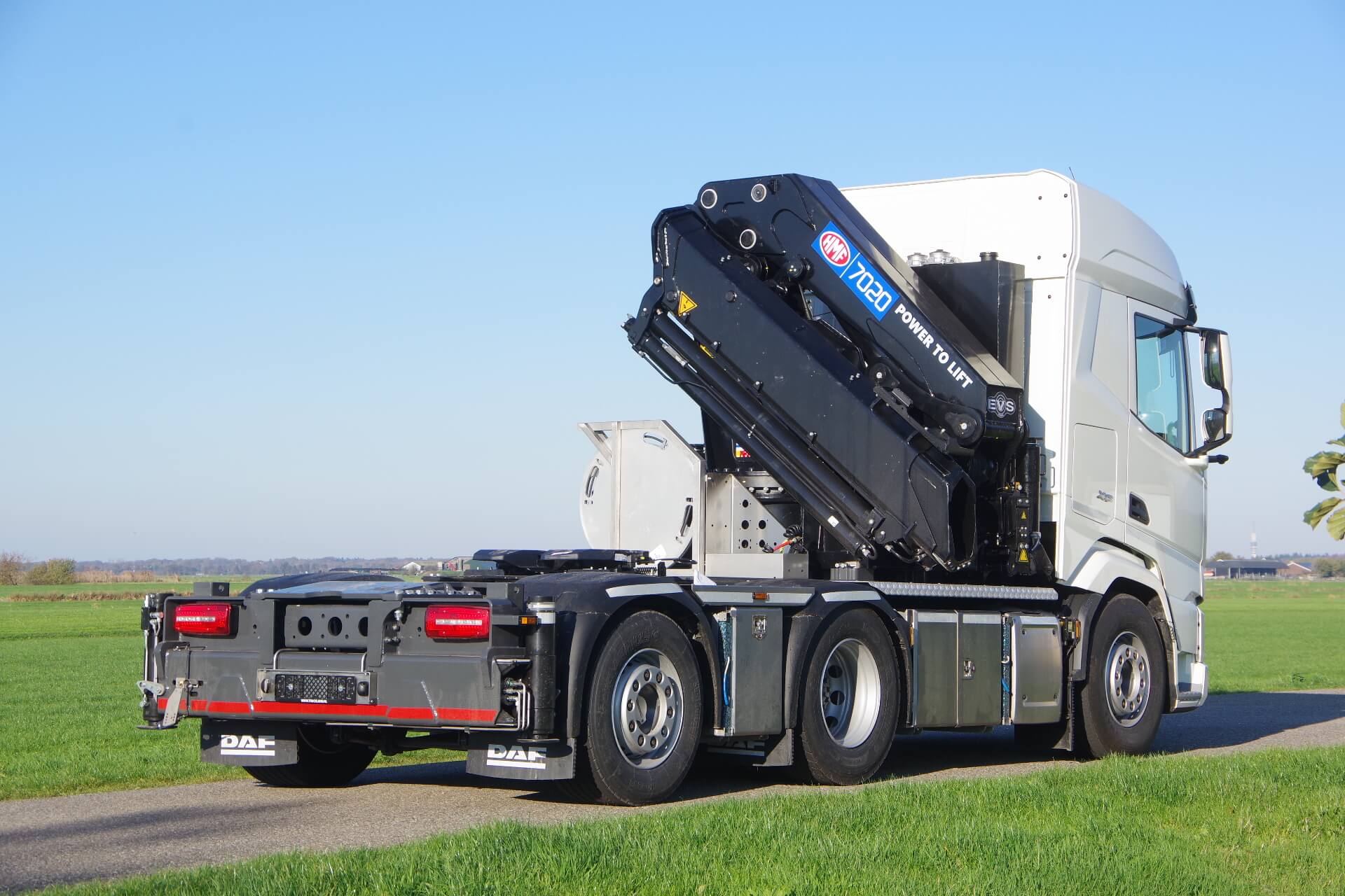 DAF 6x2 Wide sread met HMF 7020 ra