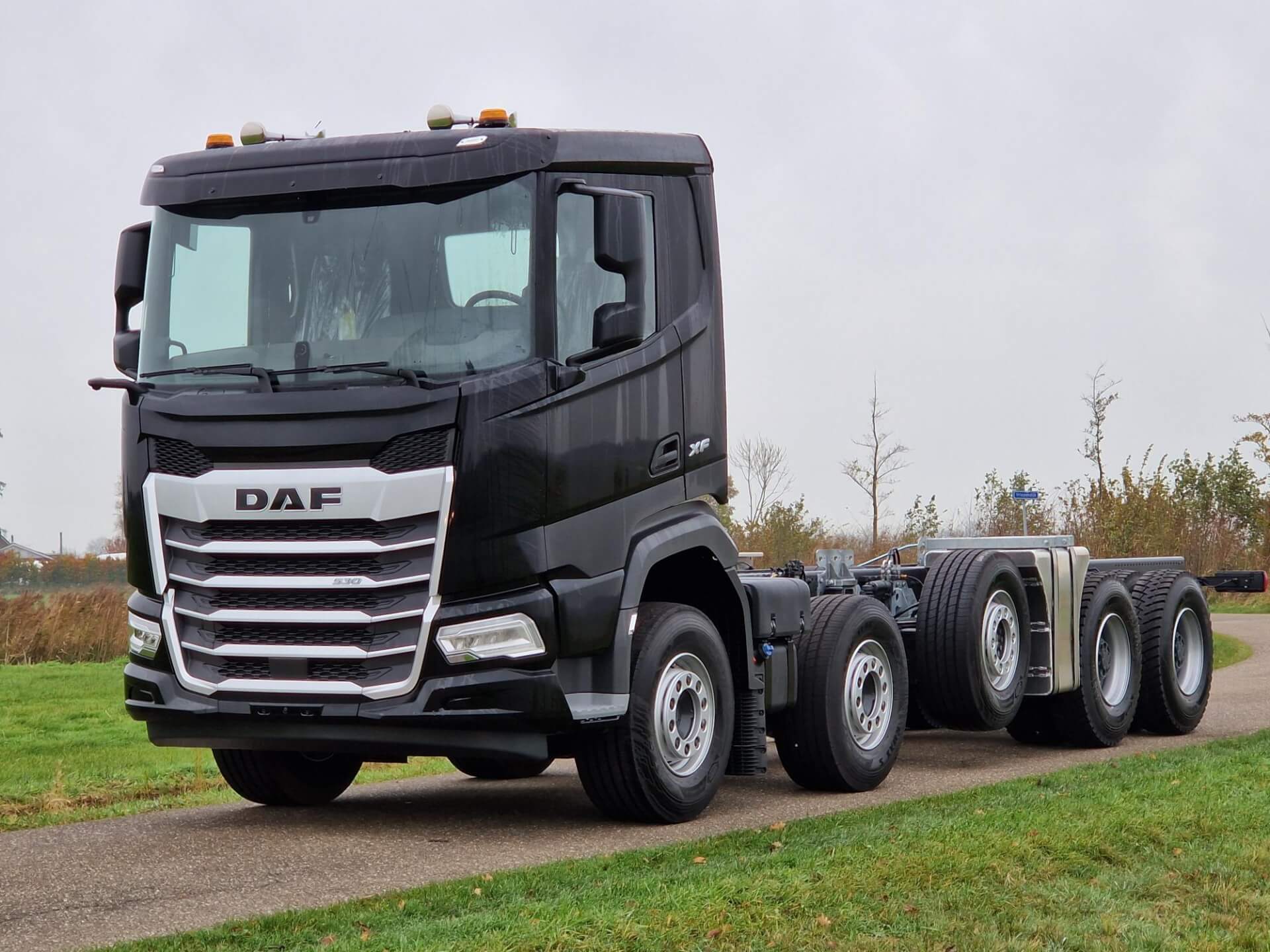 DAF_XF_10x4-midlift chassis lv 0