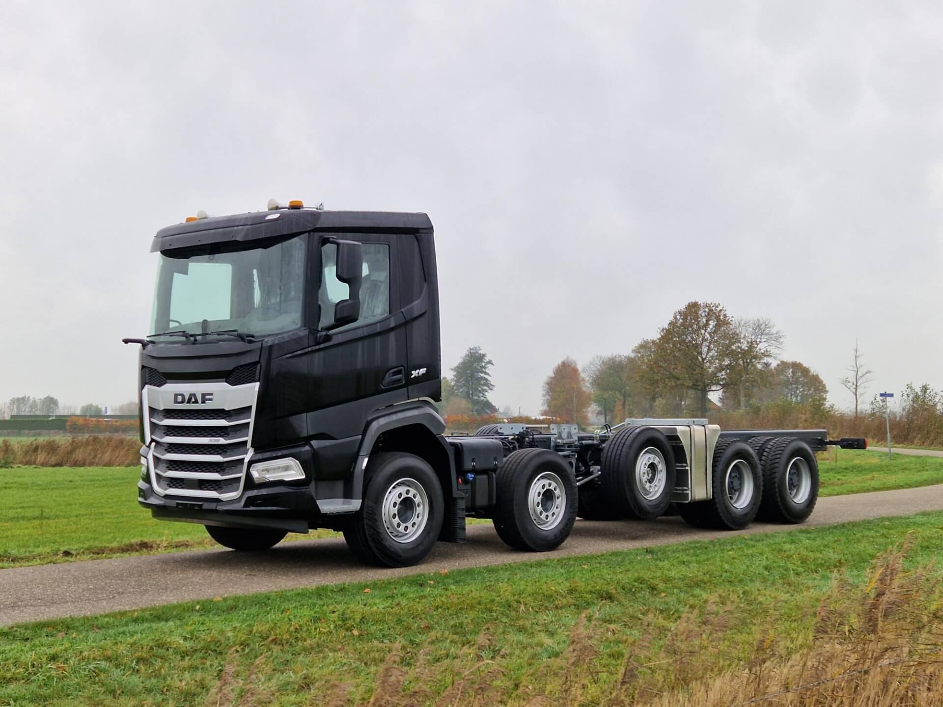 DAF_XF_10x4-midlift chassis lv 3