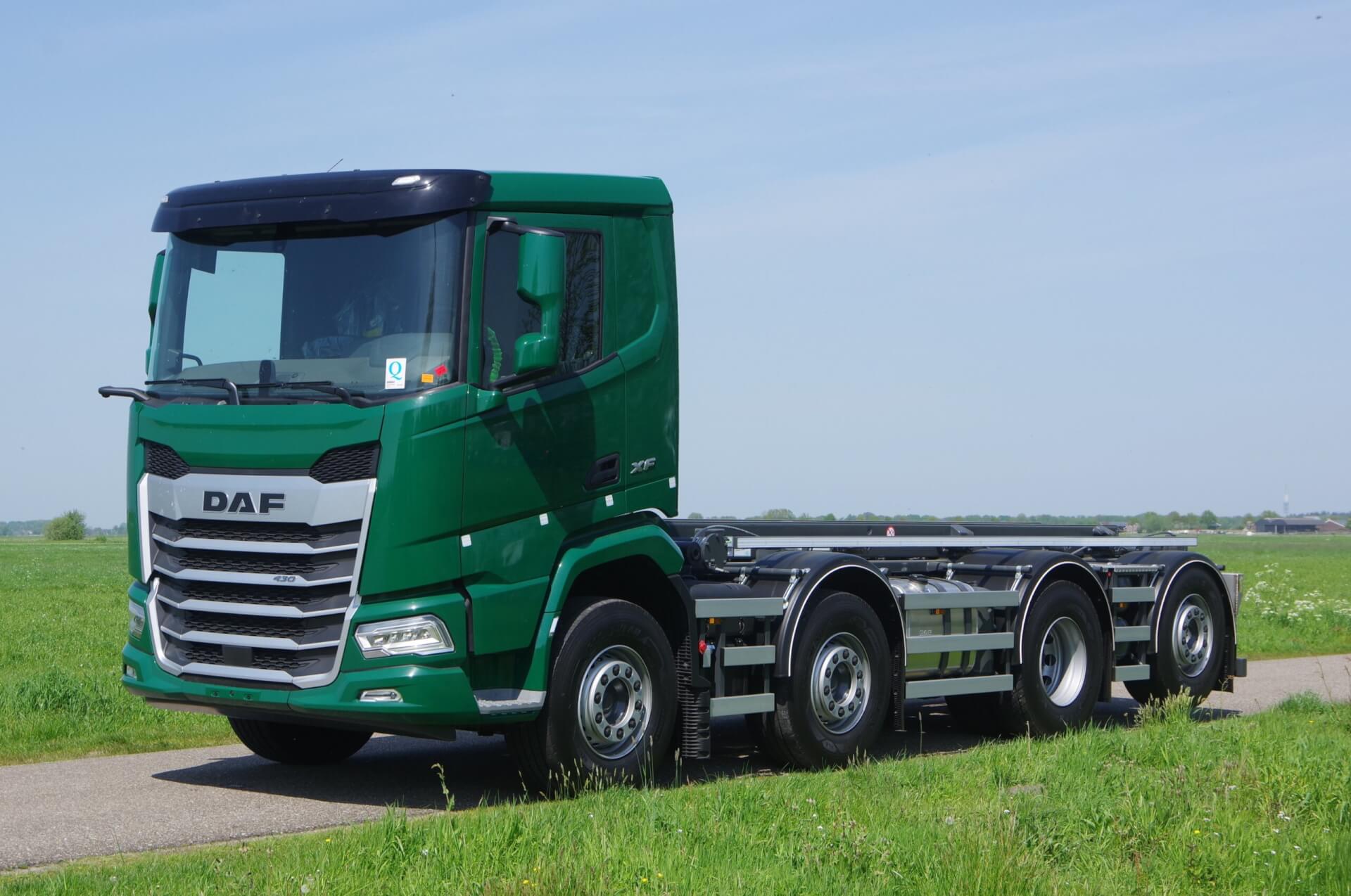 DAF_XF_430_8x2_wide-spread VOS Zwartsluis lv