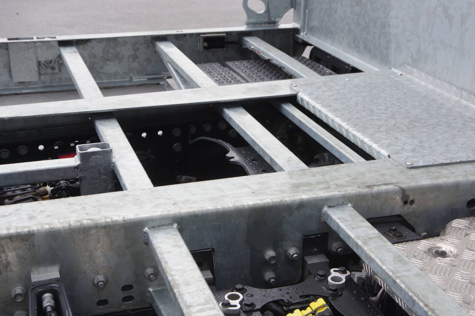 Doorlopende dwarsliggers voorzijde 30mm hoog