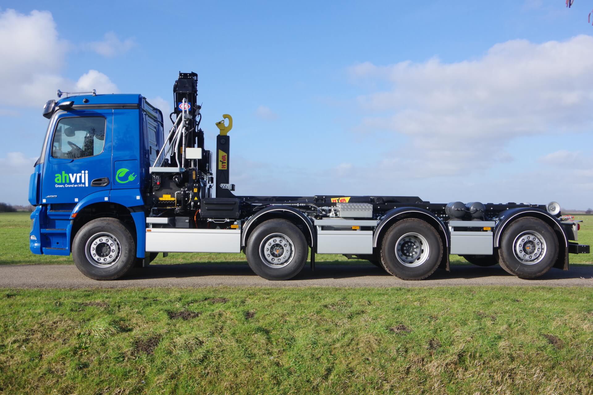 Electrische 8x2 Wide-Spread_HMF2243_HYVA-Haakarm lz