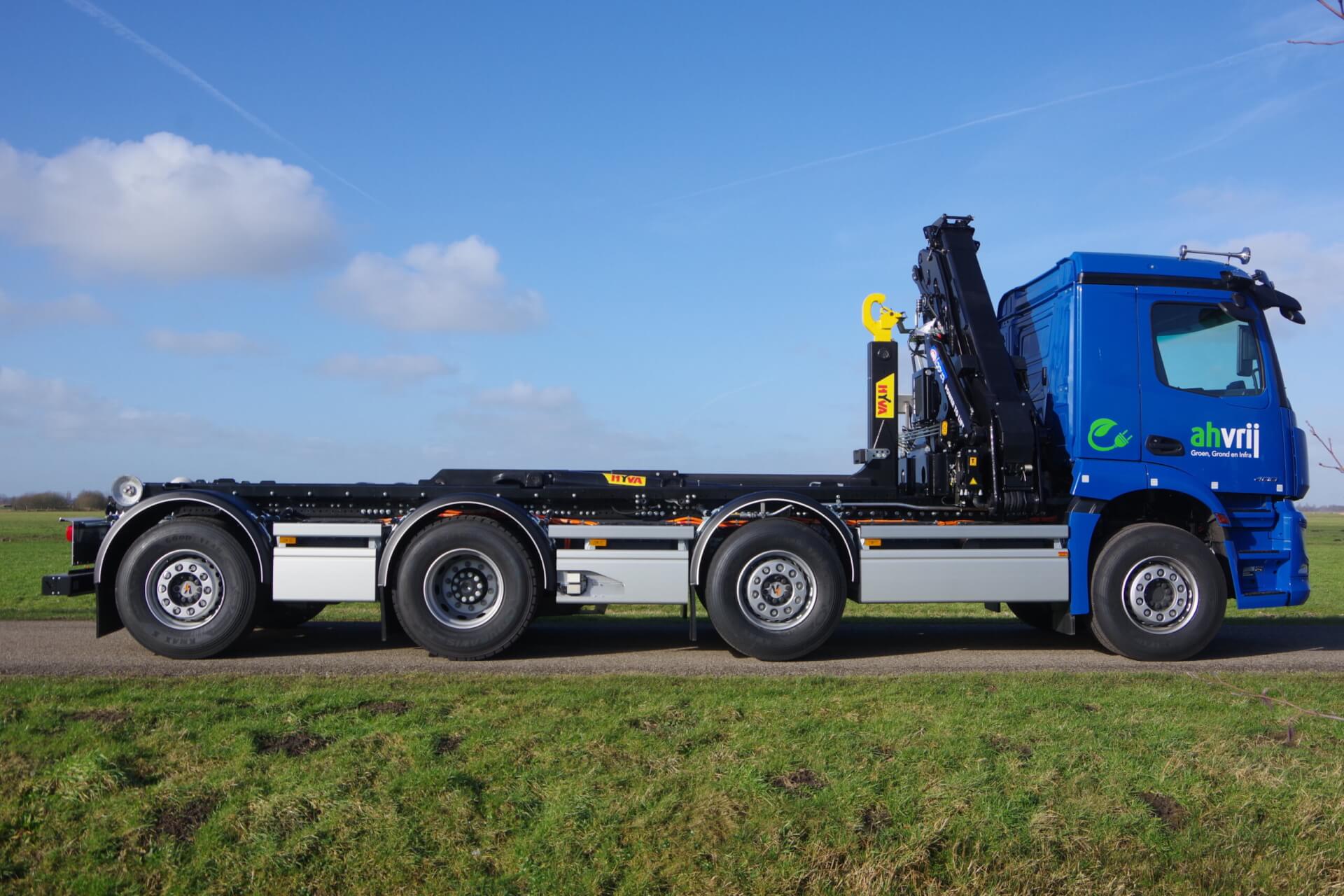 Electrische 8x2 Wide-Spread_HMF2243_HYVA-Haakarm rz