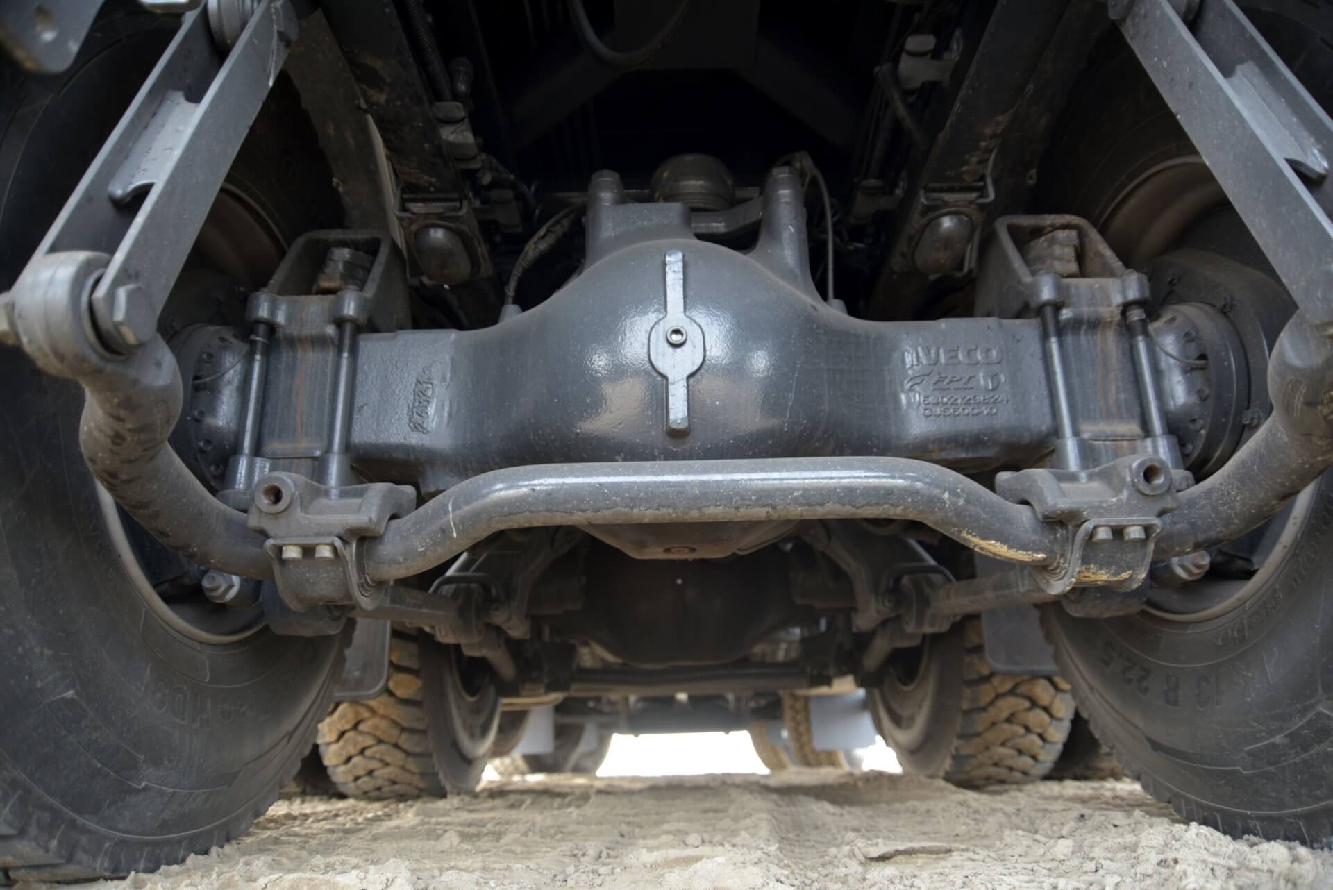 IVECO T-Way_10x4_32 T Tandem met zware stabilisators