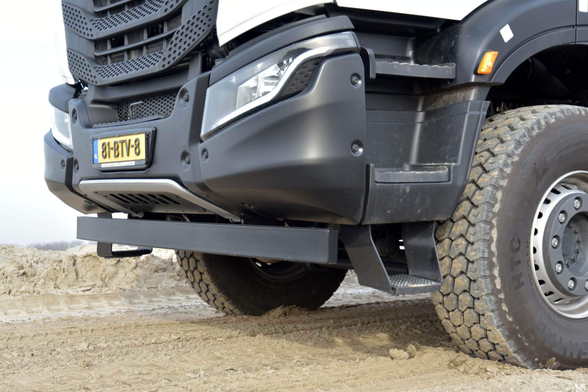 IVECO T-Way_10x4_Stalen Bumpers