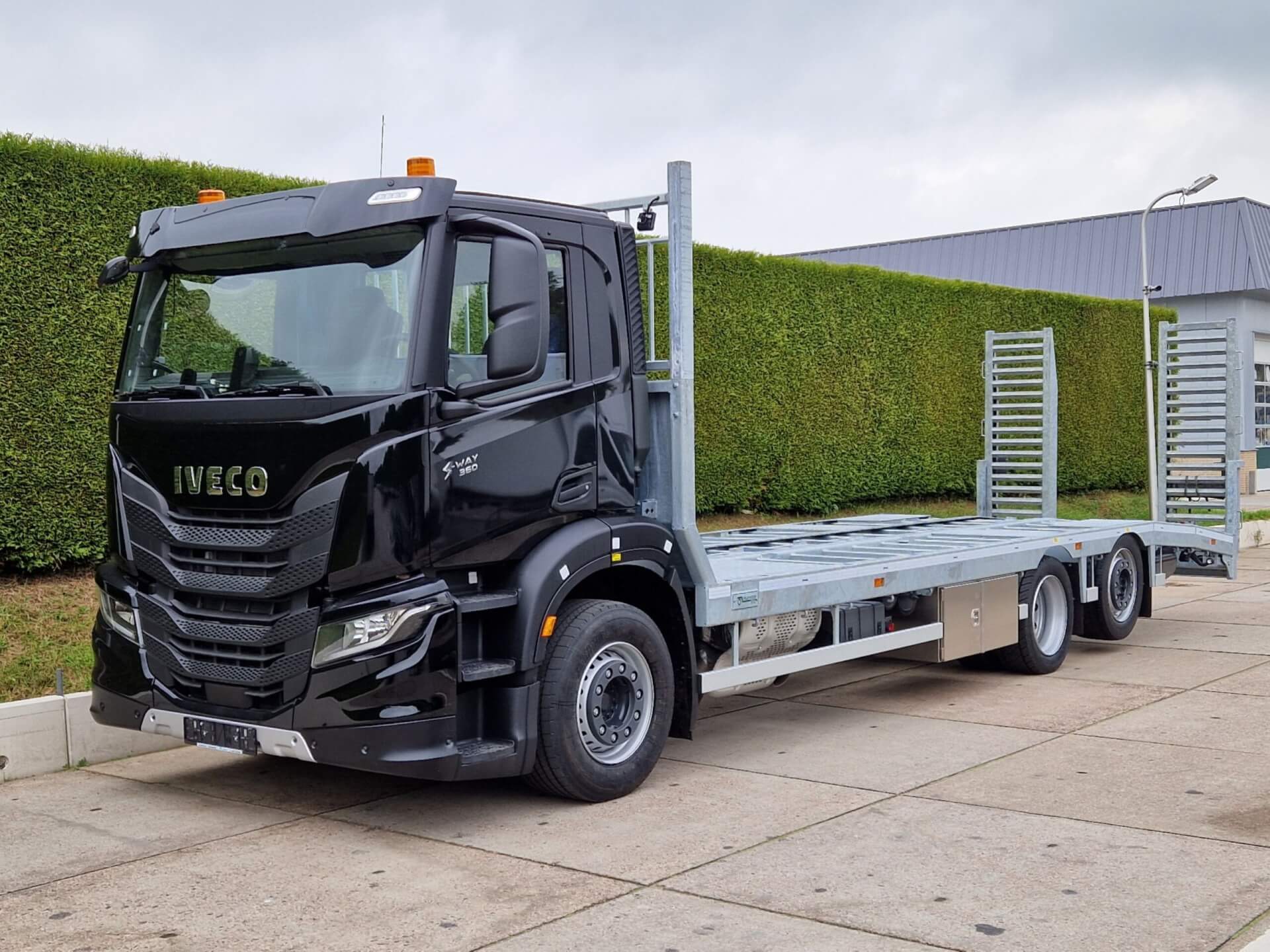 IVECO_S-WAY_oprijwagen zwart 29-85 lv