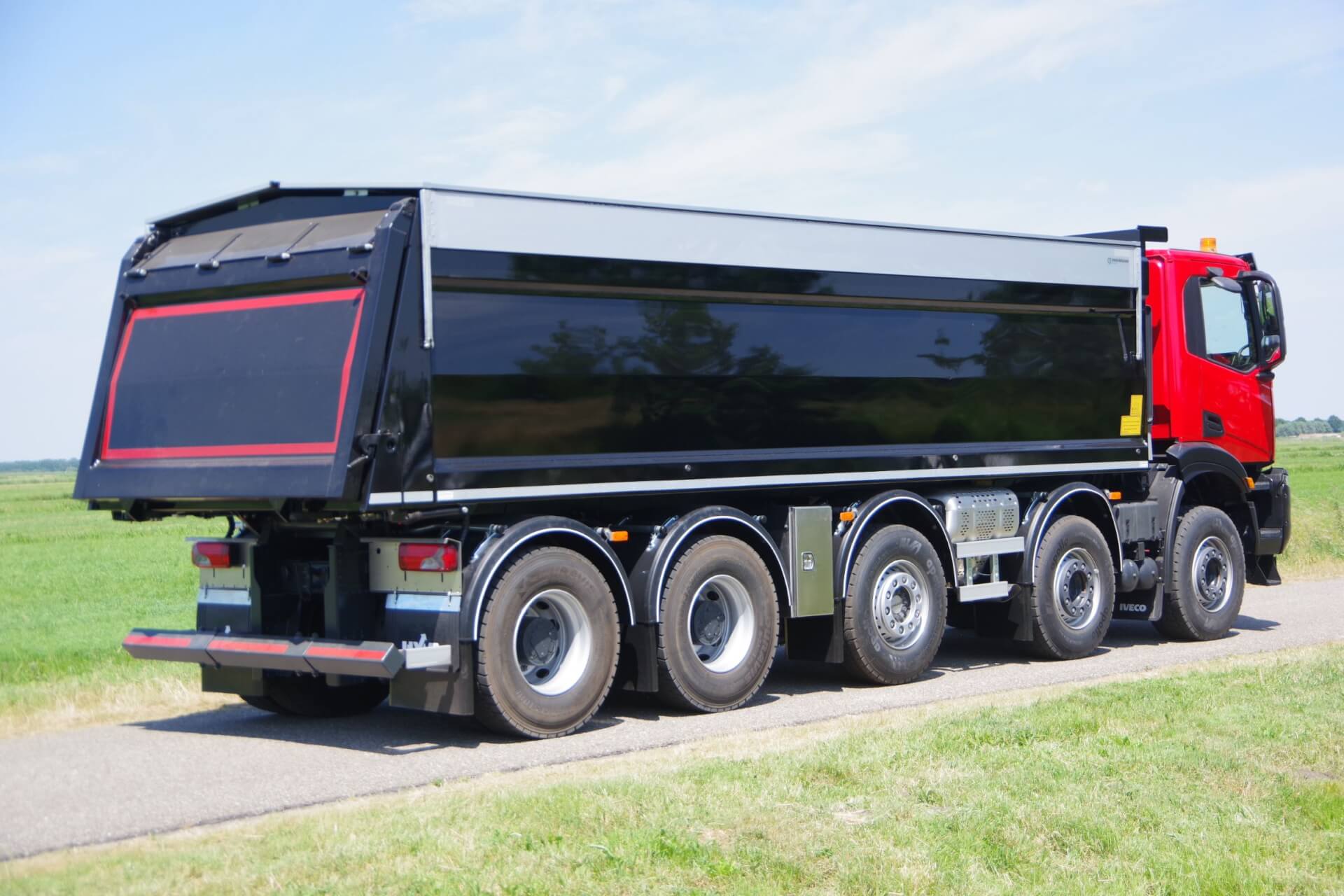 IVECO_T-way_10x4 met HYVA_Kipper ra gw