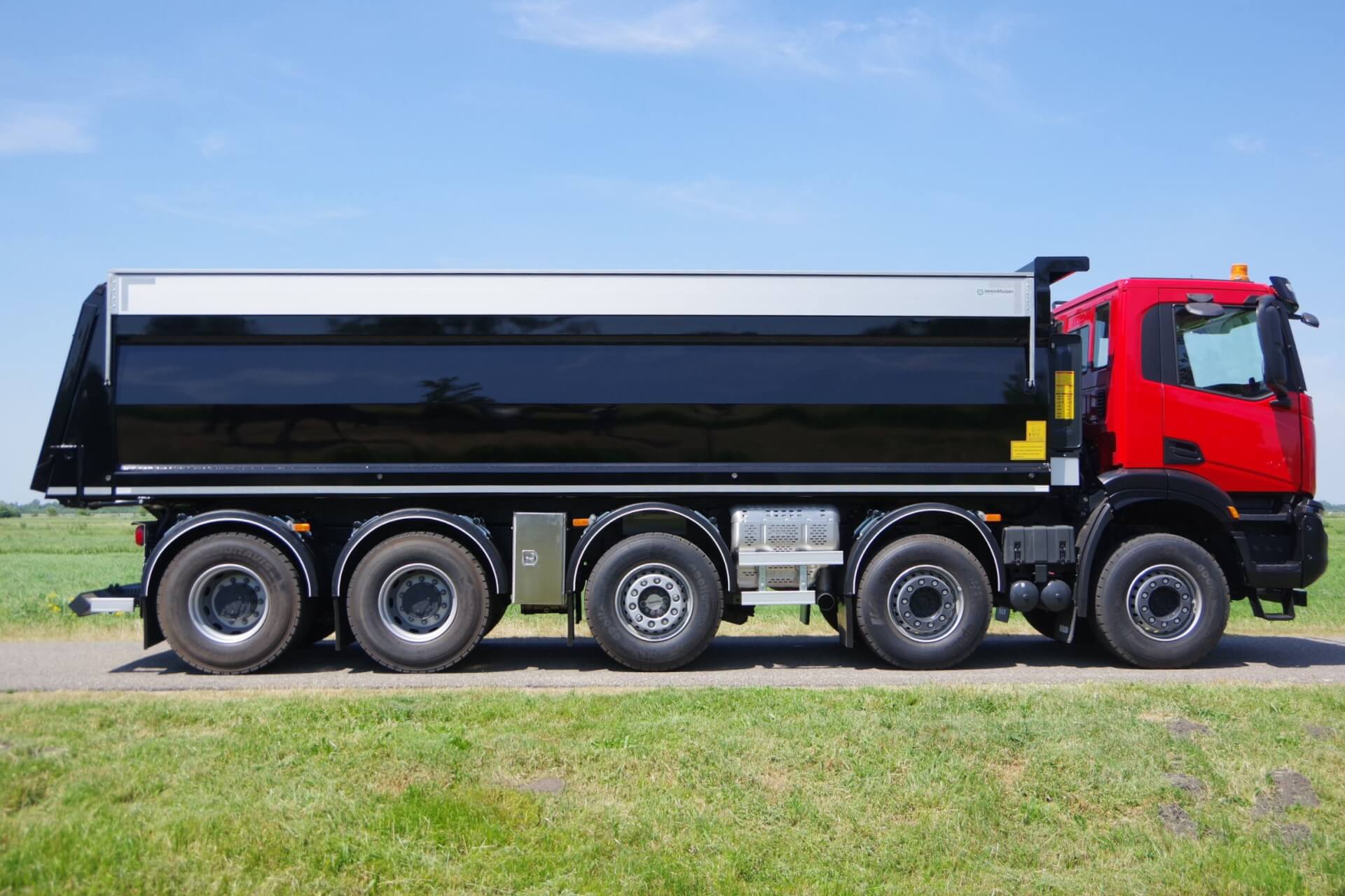 IVECO_T-way_10x4 met HYVA_Kipper rz gw