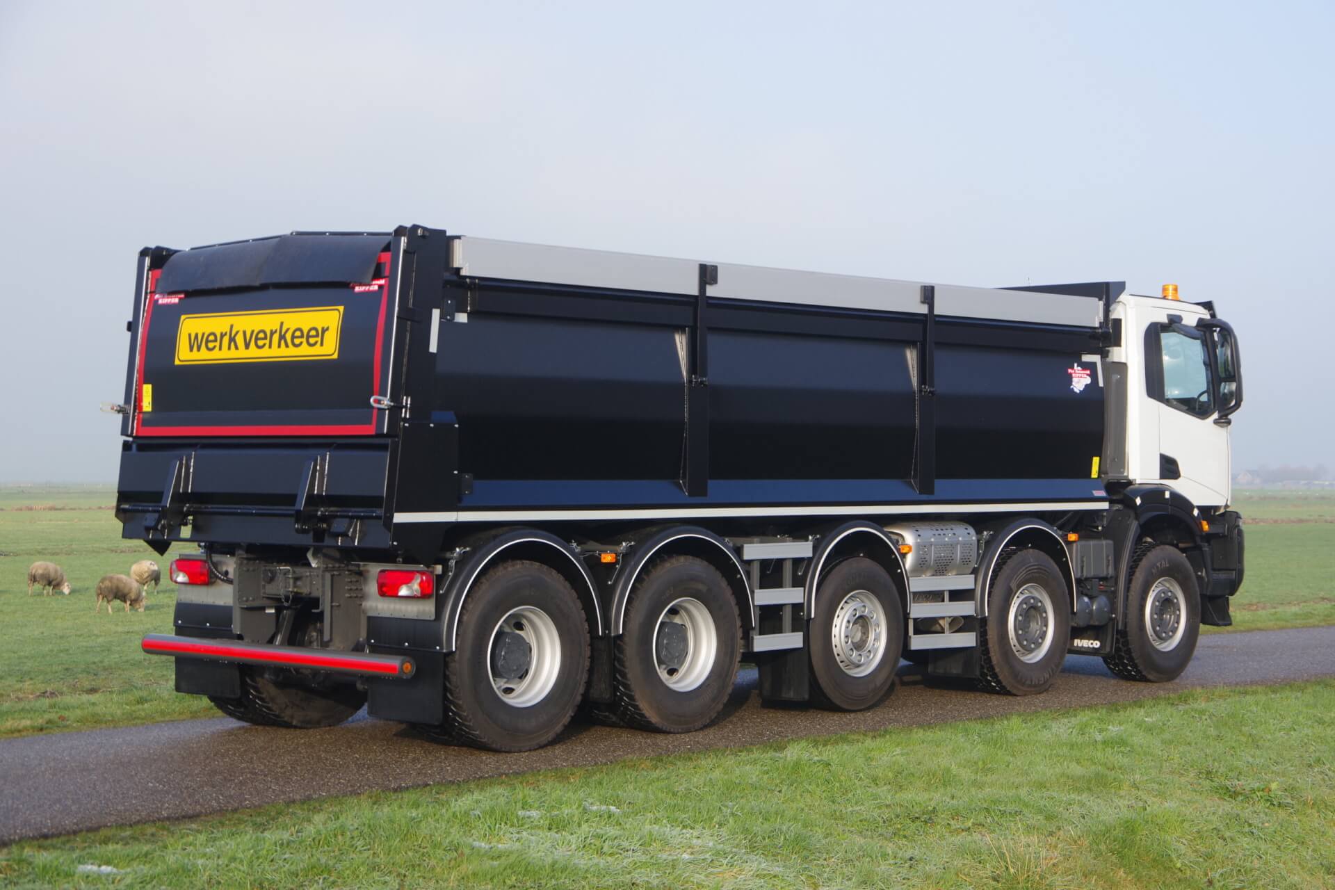 IVECO_T-way_10x4 met Ruizeveld_Kipper ra 1