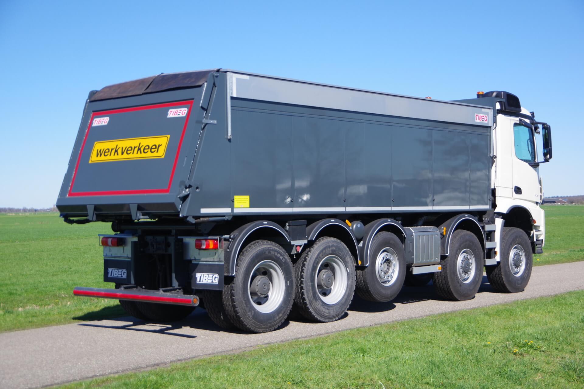 MERCEDES_10x8_STRAATMAN ra