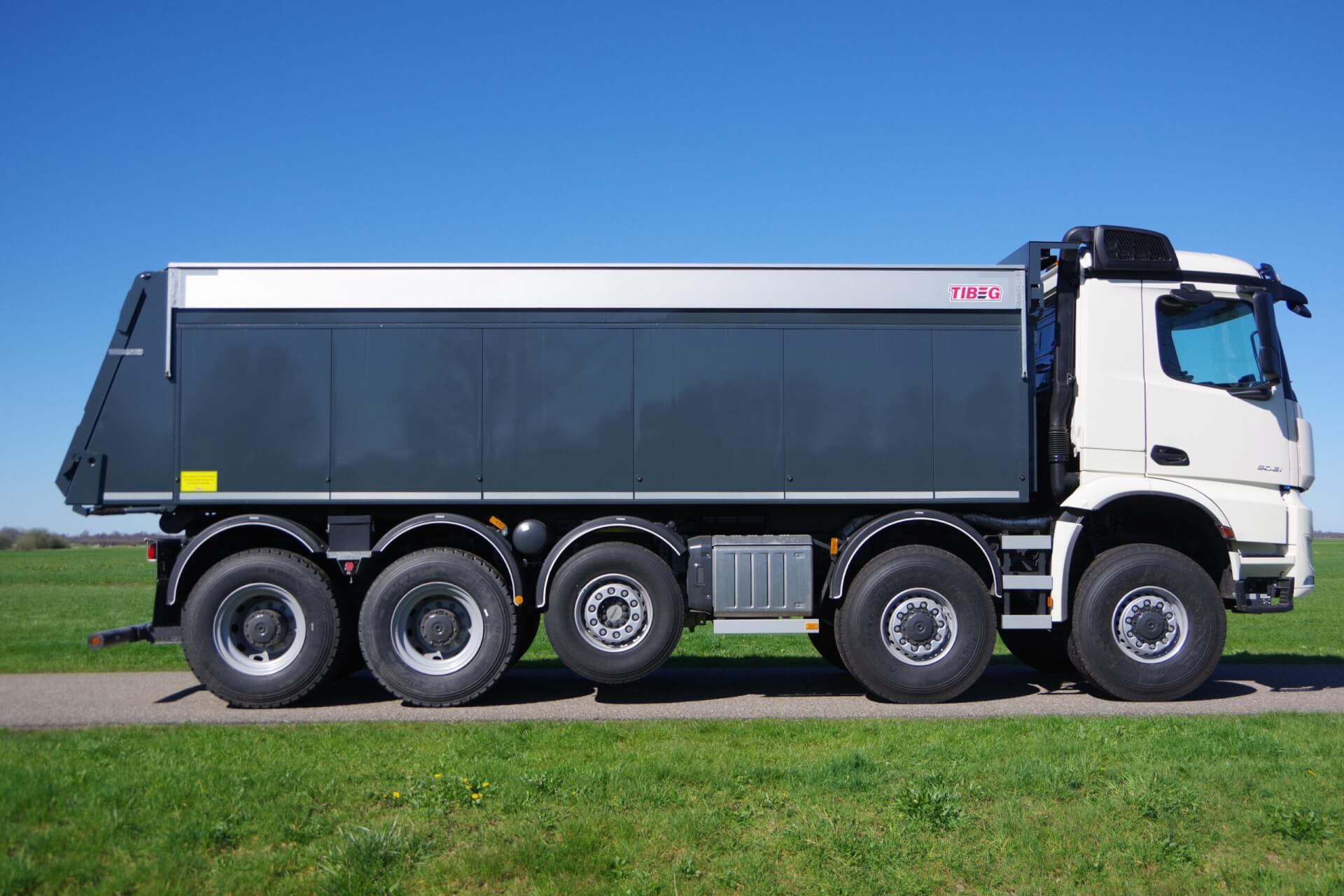 MERCEDES_10x8_STRAATMAN rz