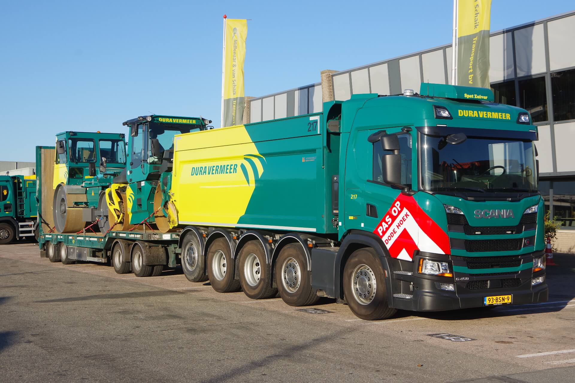 Millenaar & vSchaik aflevering SCANIA Quadro met Dieplader rv