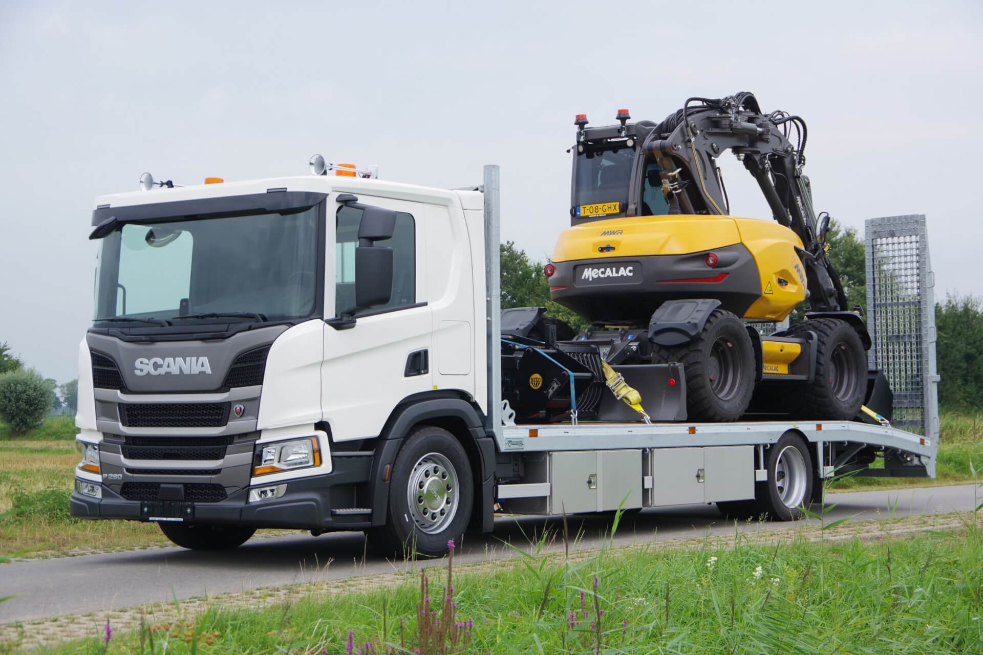 OprijSCANIA 22-75 met Mecalac_MWR11 lv 1
