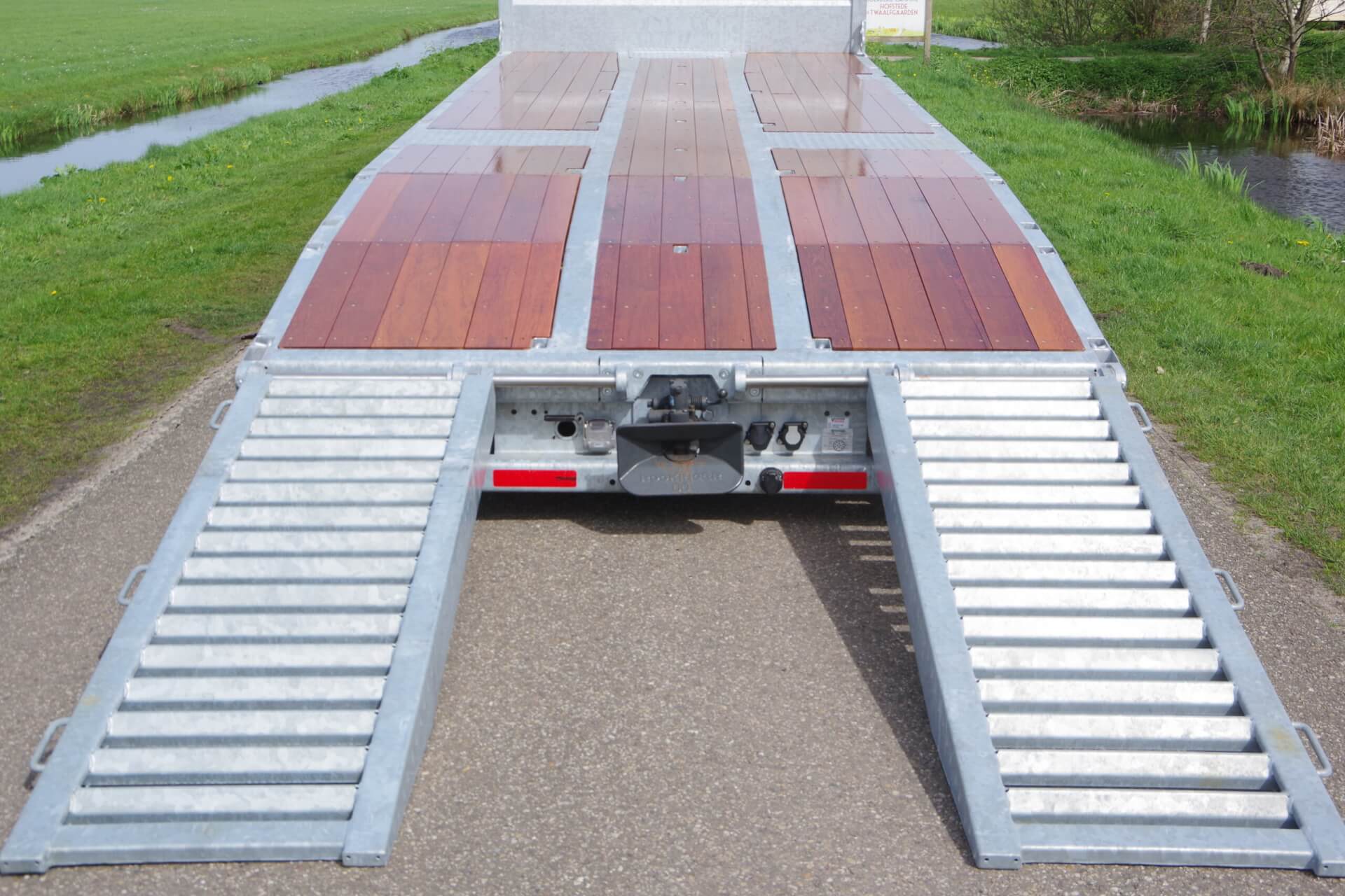 OprijSCANIA 22-75 rijgoten open aa