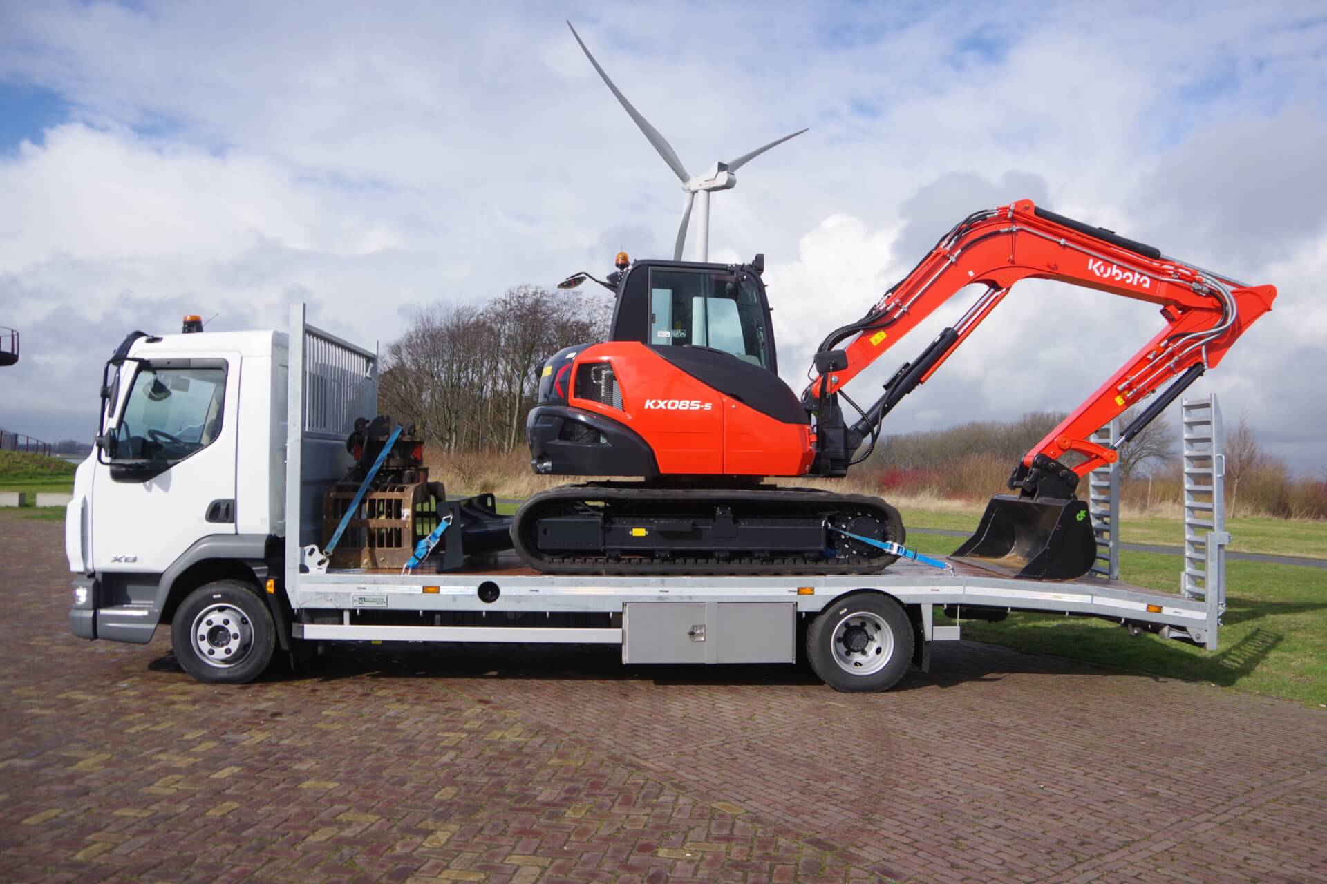 OprijXB 16-68 met Kubota KX-085-5 lz