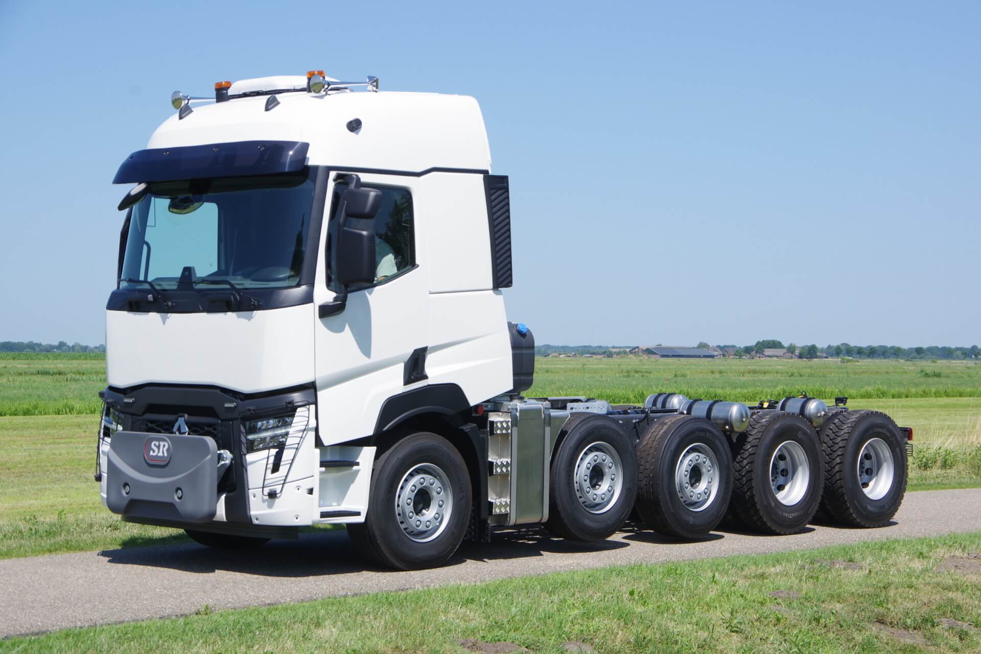 RENAULT 10x4 Quadro slaapcab lv 1