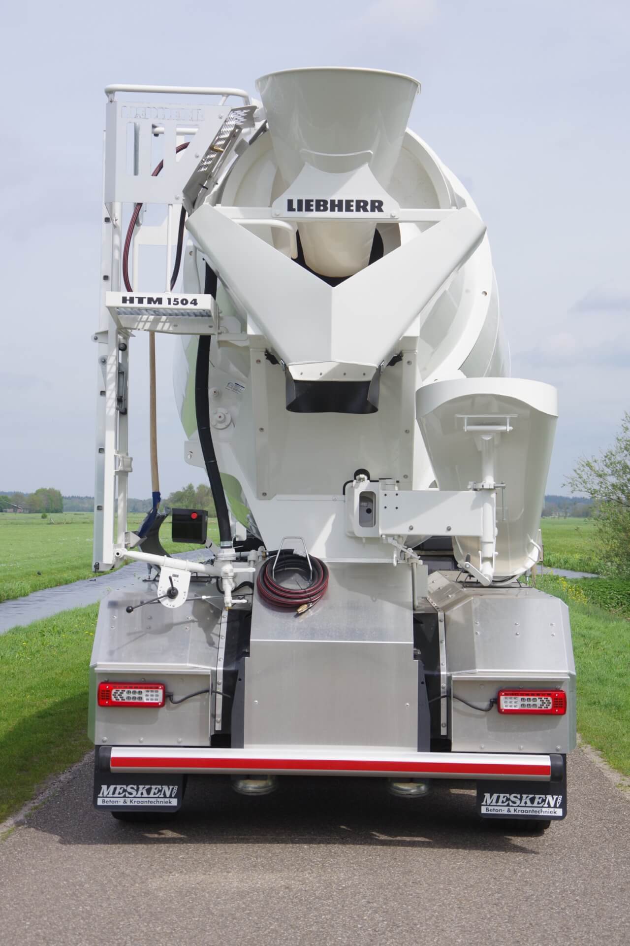 RENAULT C 530 10x4 LIEBHERR 15M3 mixer aa