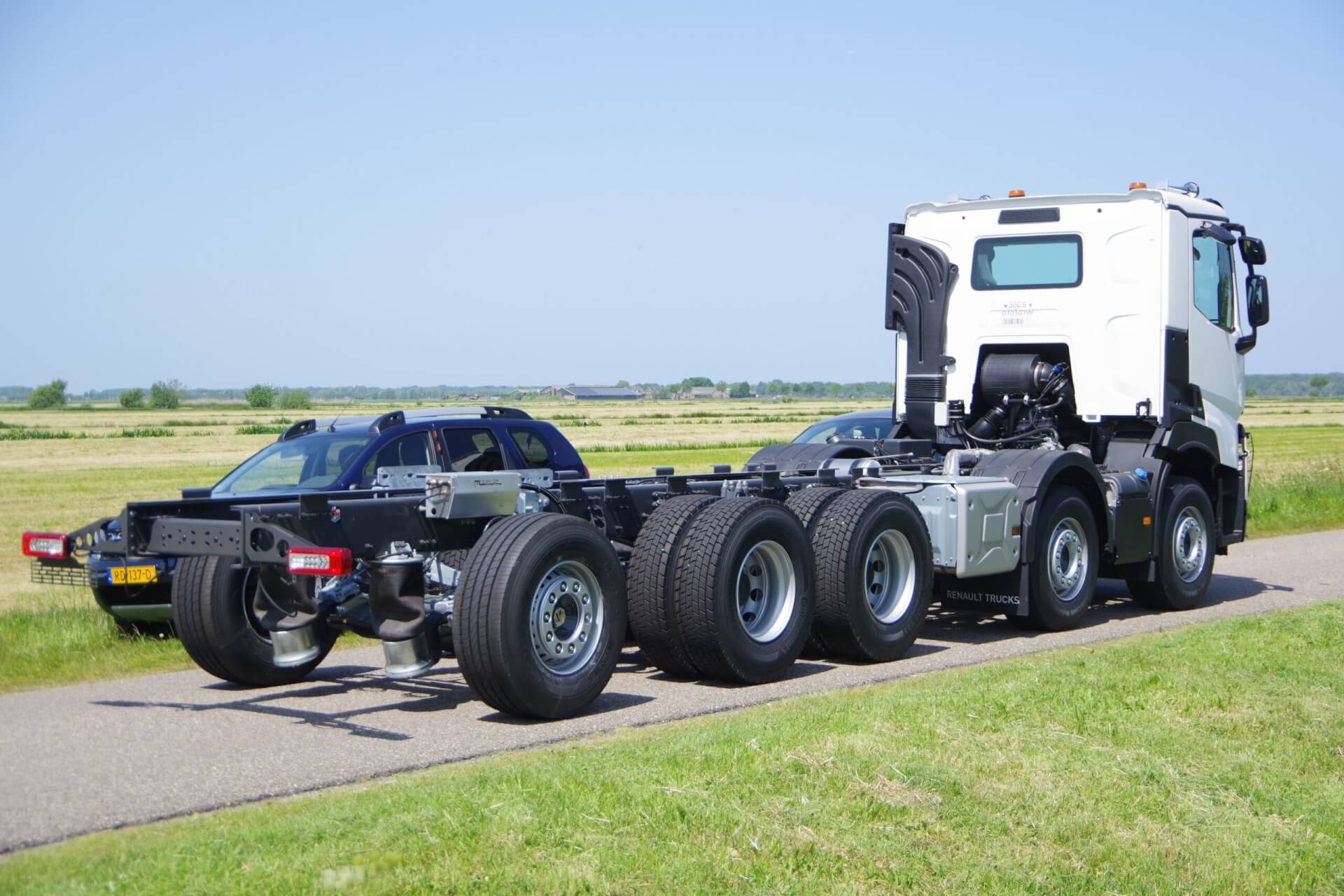 RENAULT_10x4_gestuurde-naloopas ra gw