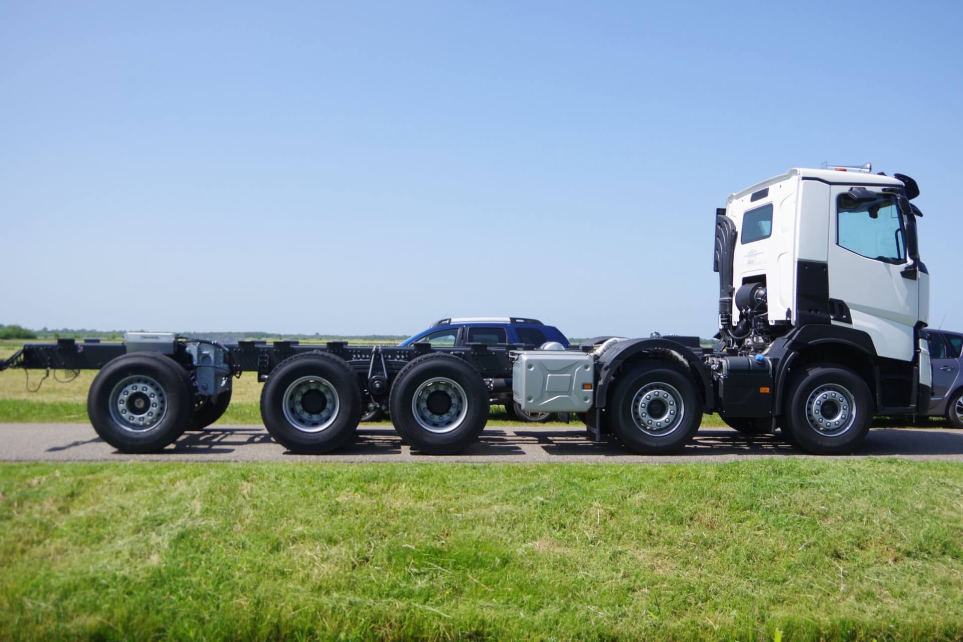 RENAULT_10x4_gestuurde-naloopas rz gw