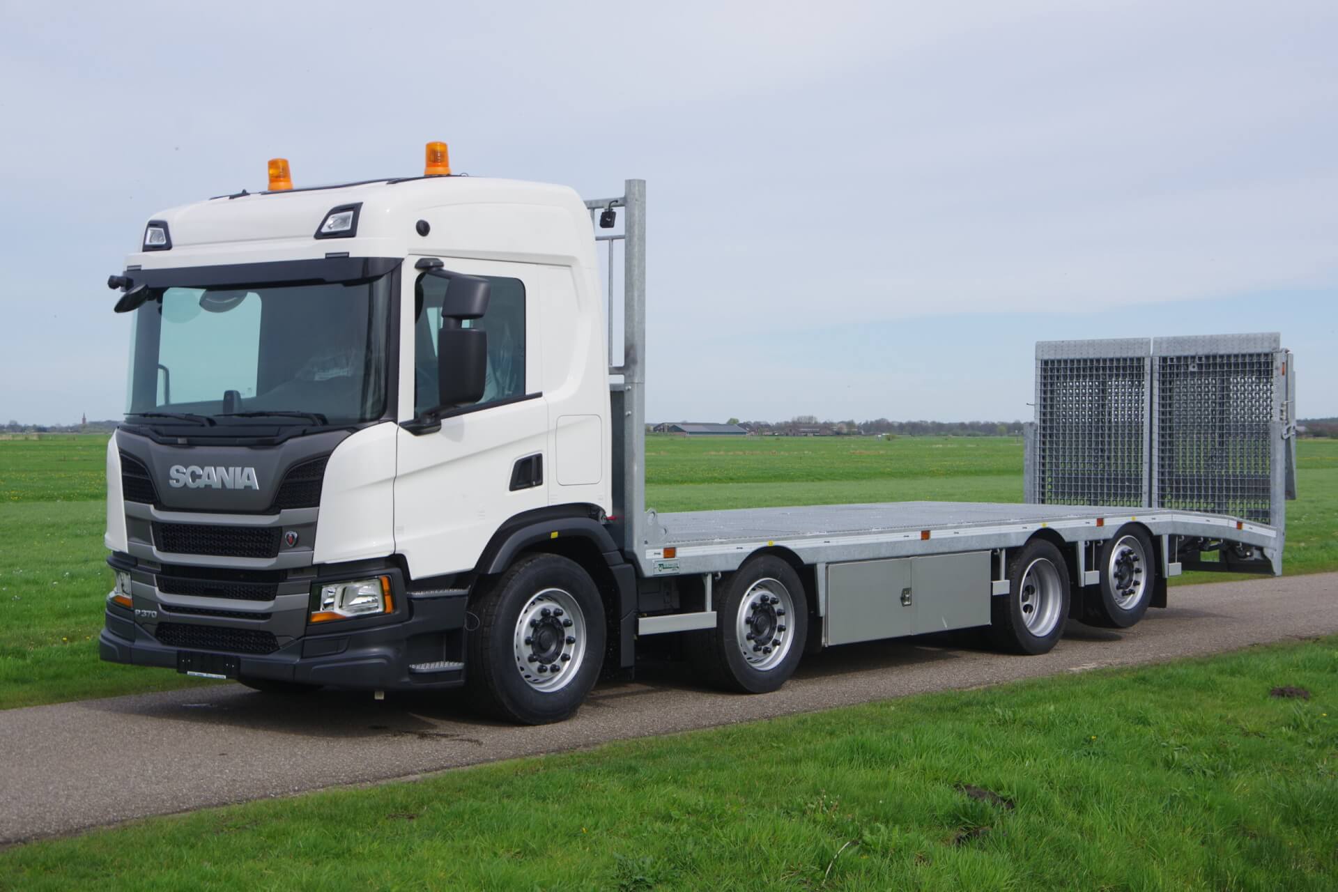 SCANIA 8x2 oprijwagen 3m oprijkleppen lv 2