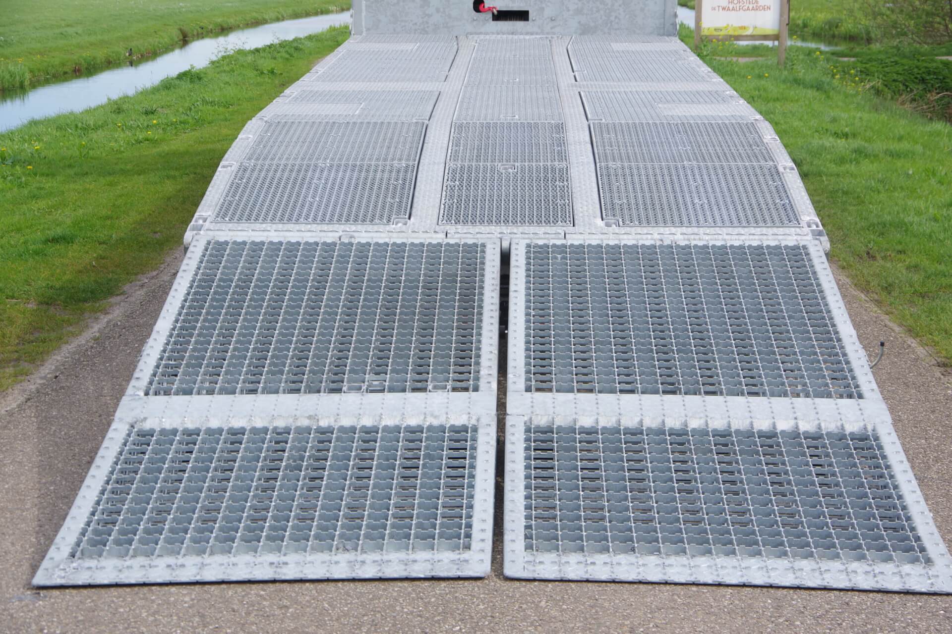 SCANIA 8x2 oprijwagen 3m oprijkleppen open aa