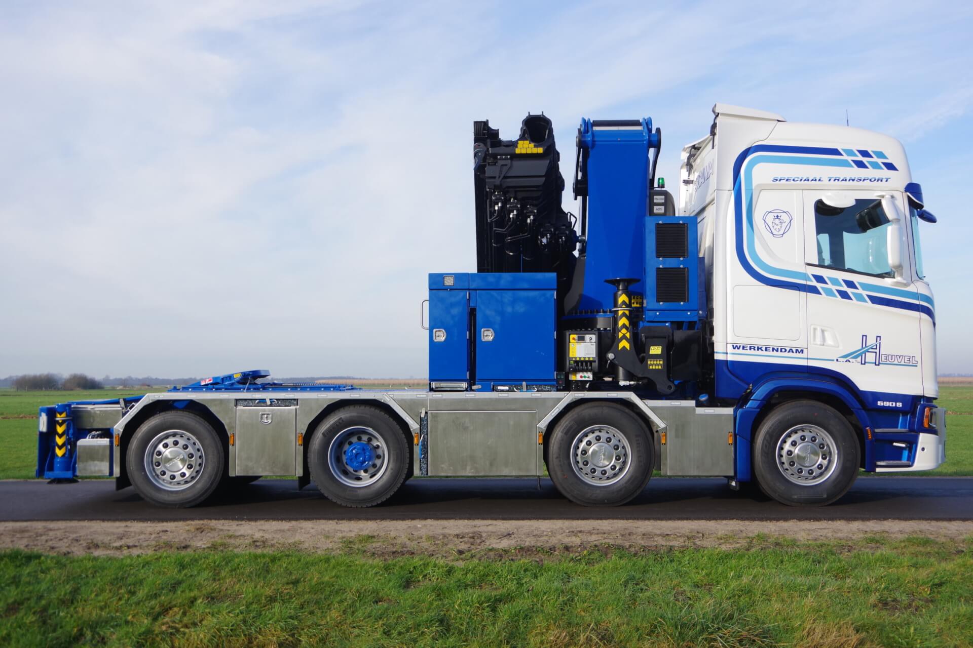 SCANIA S 590 8x2 Wide-Spread vd Heuvel Palfinger 135.002 rz