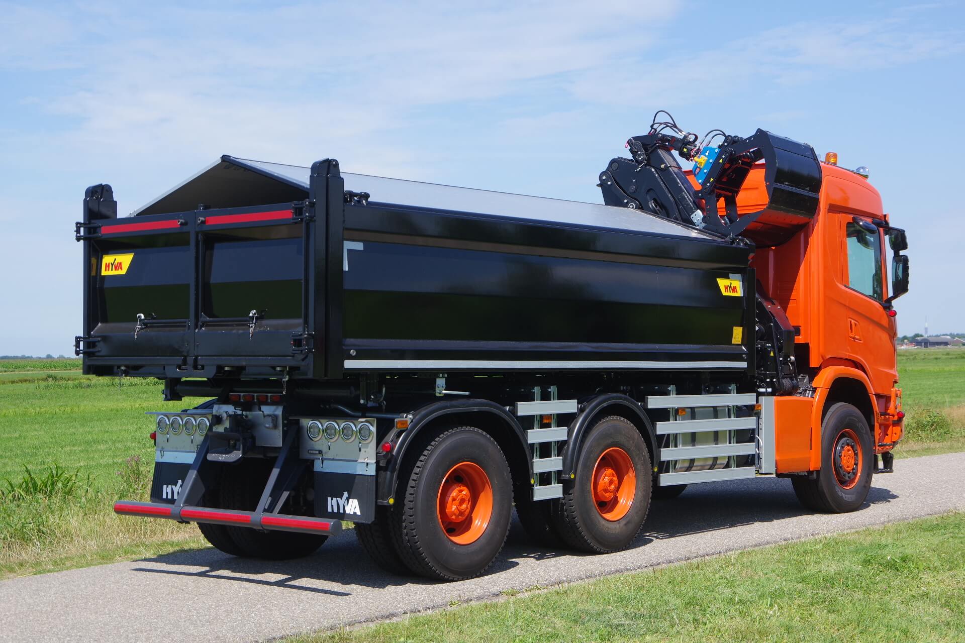SCANIA_6x6_Wide-spread HMF-kraan ra