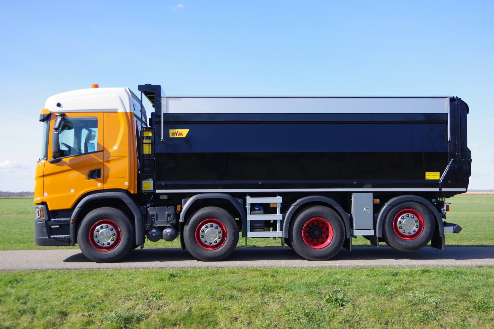 SCANIA_8X2_Wide-Spread_VELDHUIZEN_Burggraaf_HYVA lz