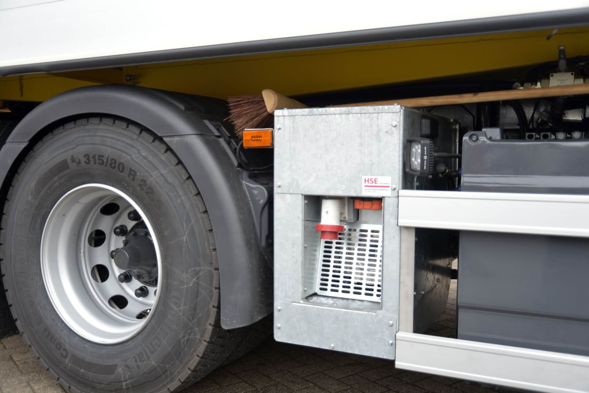 SCANIA_Hybrid_6x2 Wide-Spread met E-crane laadstroom