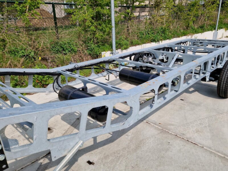 Semi dieplader Light 8,5m chassis lv close