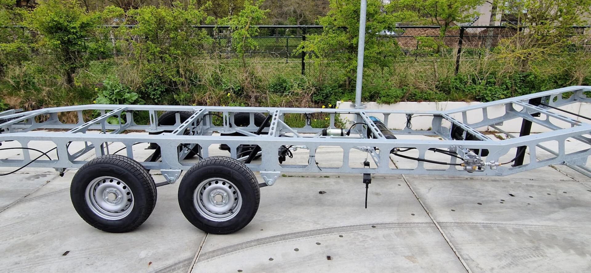 Semi dieplader Light 8,5m chassis rz close