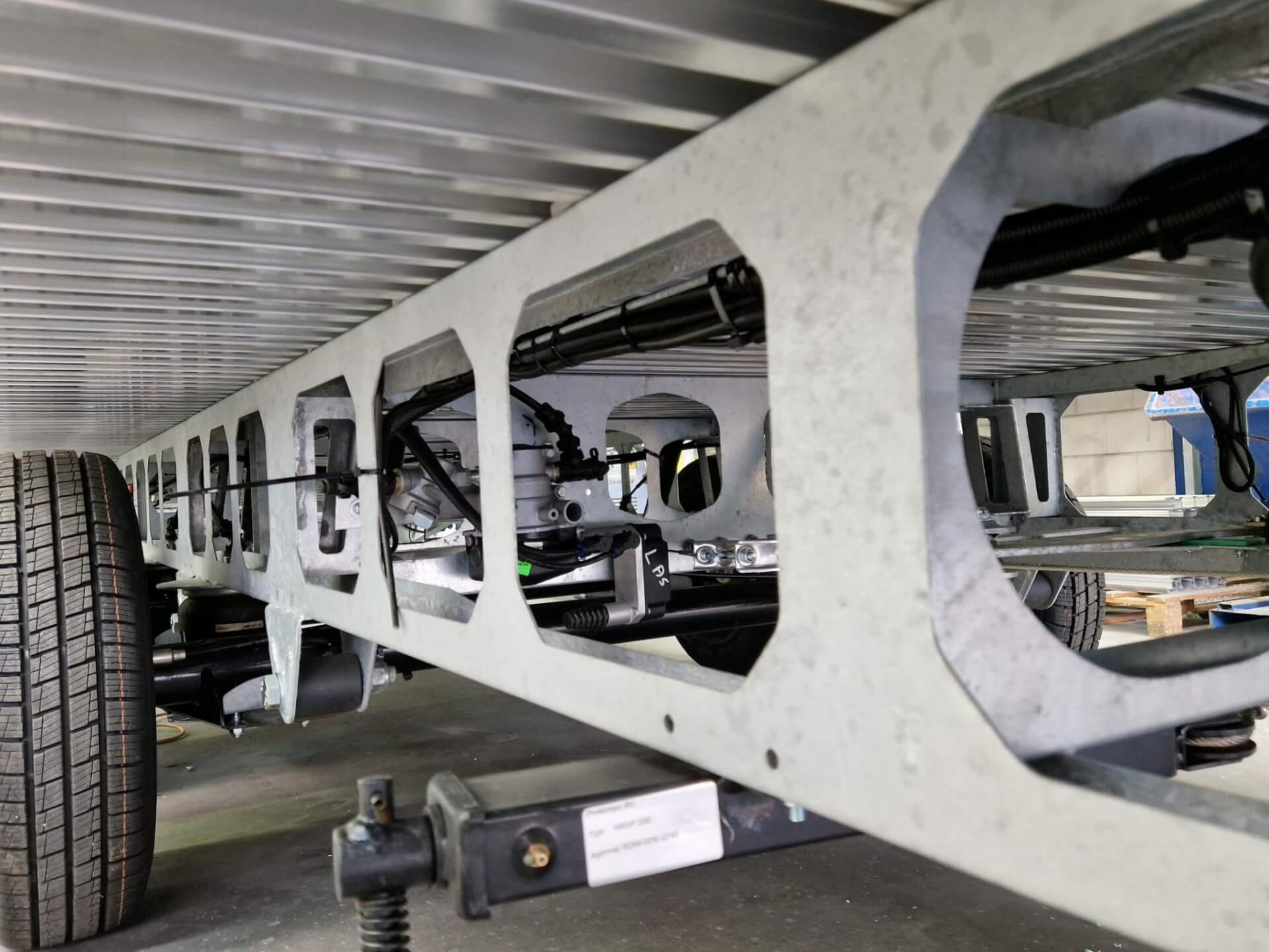 Semi dieplader Light 8,5m chassisbalk onder r