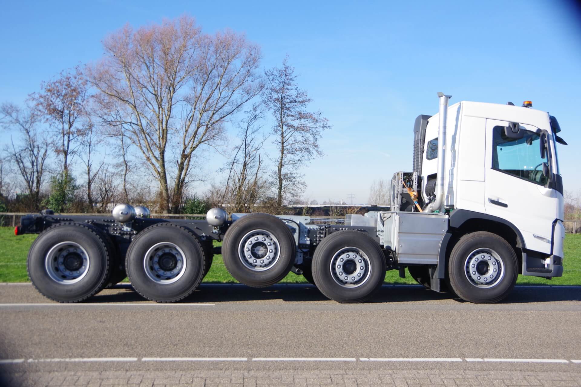 VOLVO 10x4 Quadro chassis raz componenten op plaats