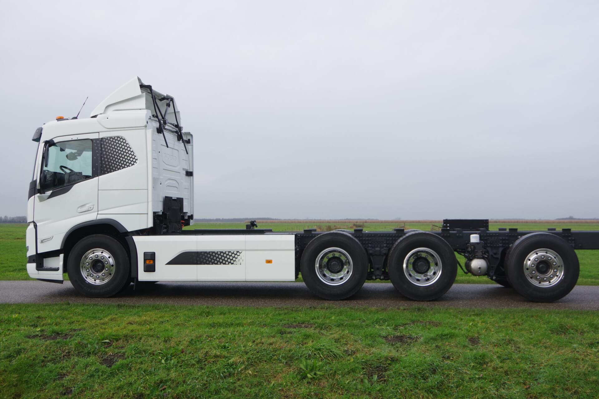VOLVO Electric 8x4 39Ton lz