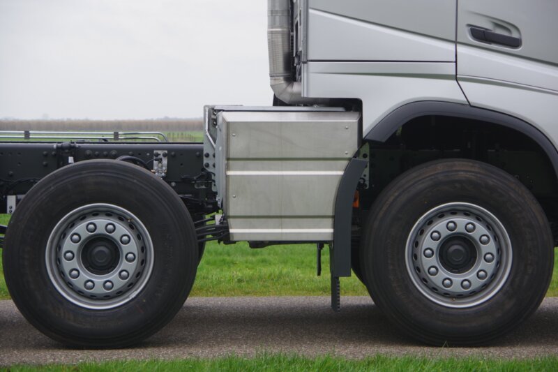VOLVO FH 10x4 midlift uitlaat tussen as 1 en as 2