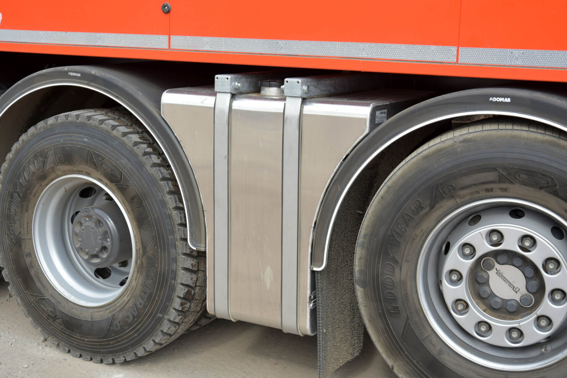 VOLVO_10x4 v Lijssel 375L Y-tank