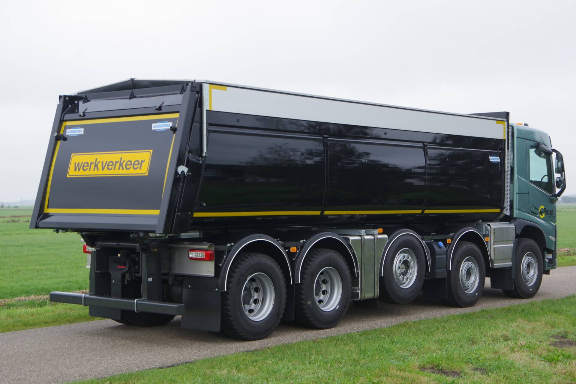 VOLVO_10x4_Veldhuizen_de Bruyn ra