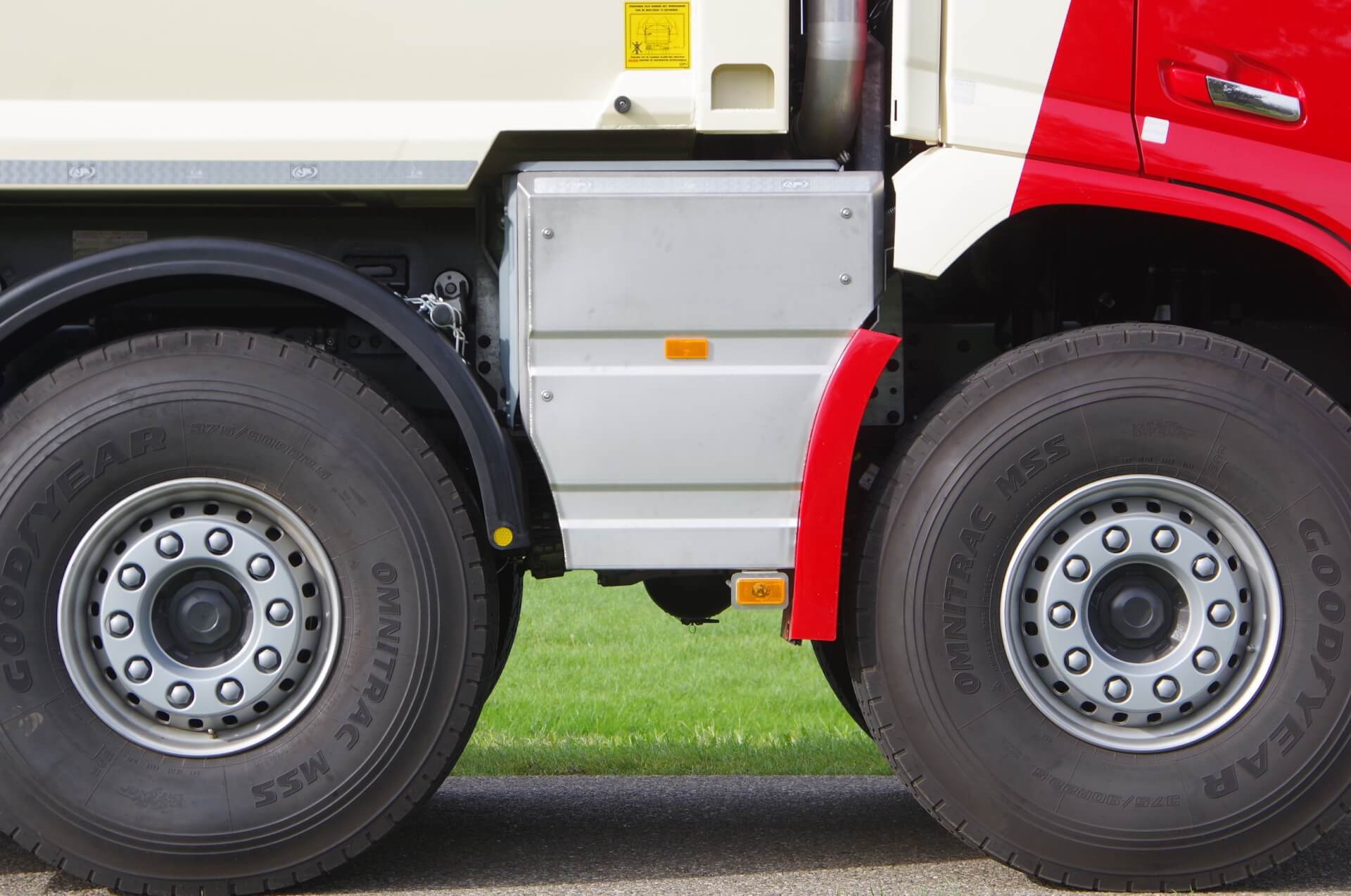 VOLVO_10x4_uitlaat_Veldhuizen_vd Beeten rz