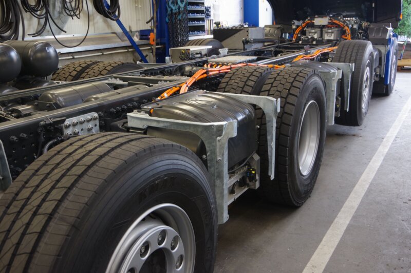 VT 8x2 accu's tussen de wielen ra.